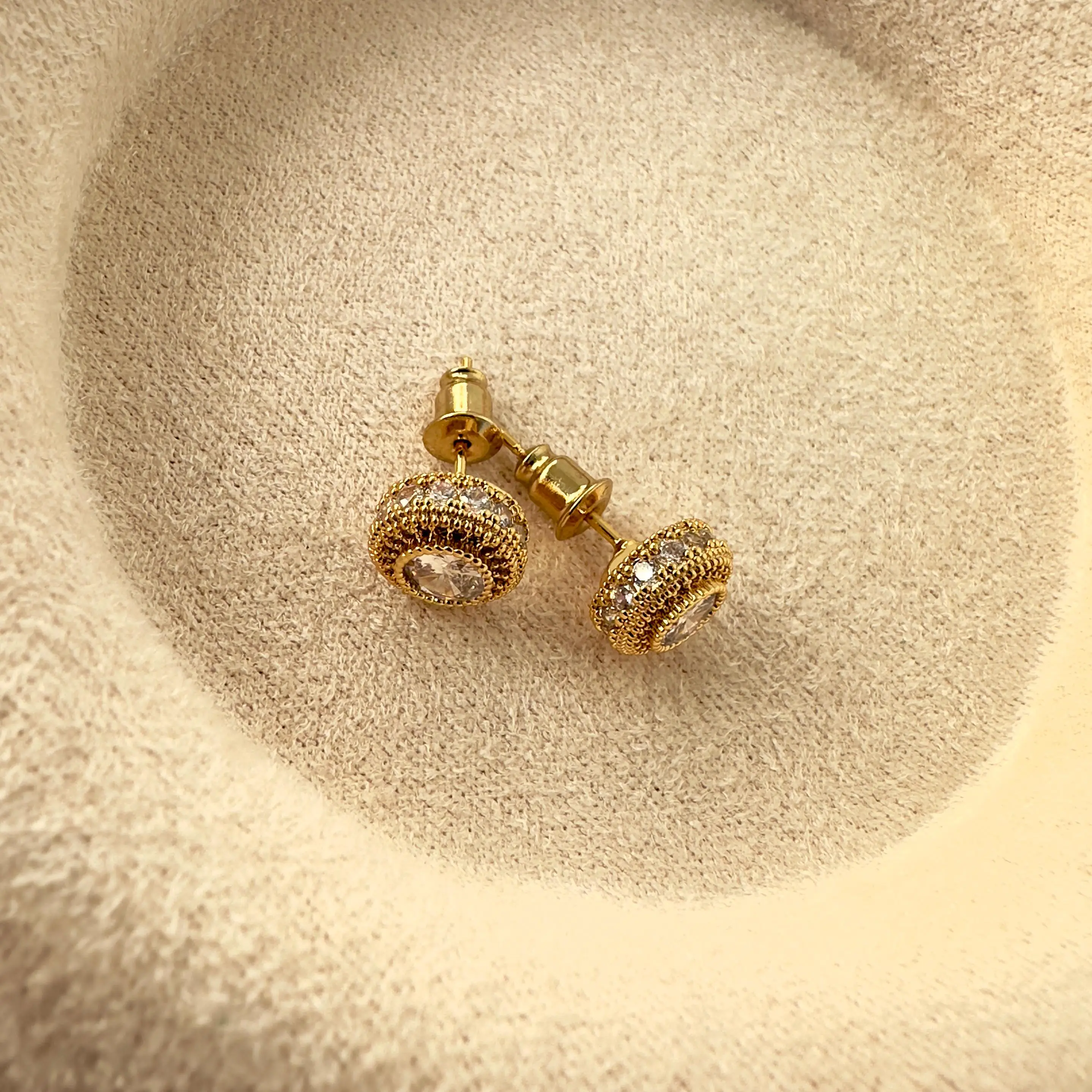 Taş İşlemeli Minik Top Küpe