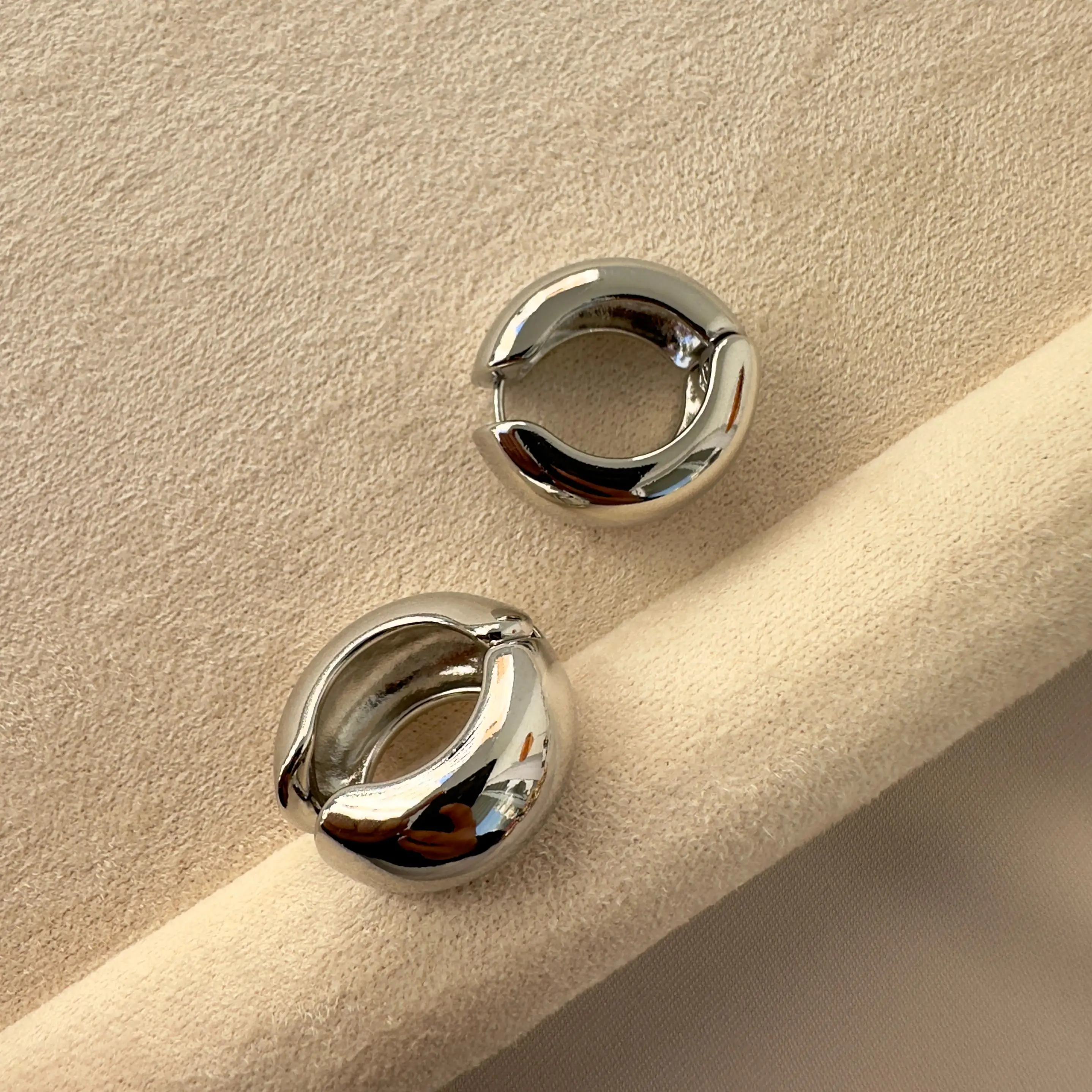 Orta Boy Enli Silver Halka Küpe