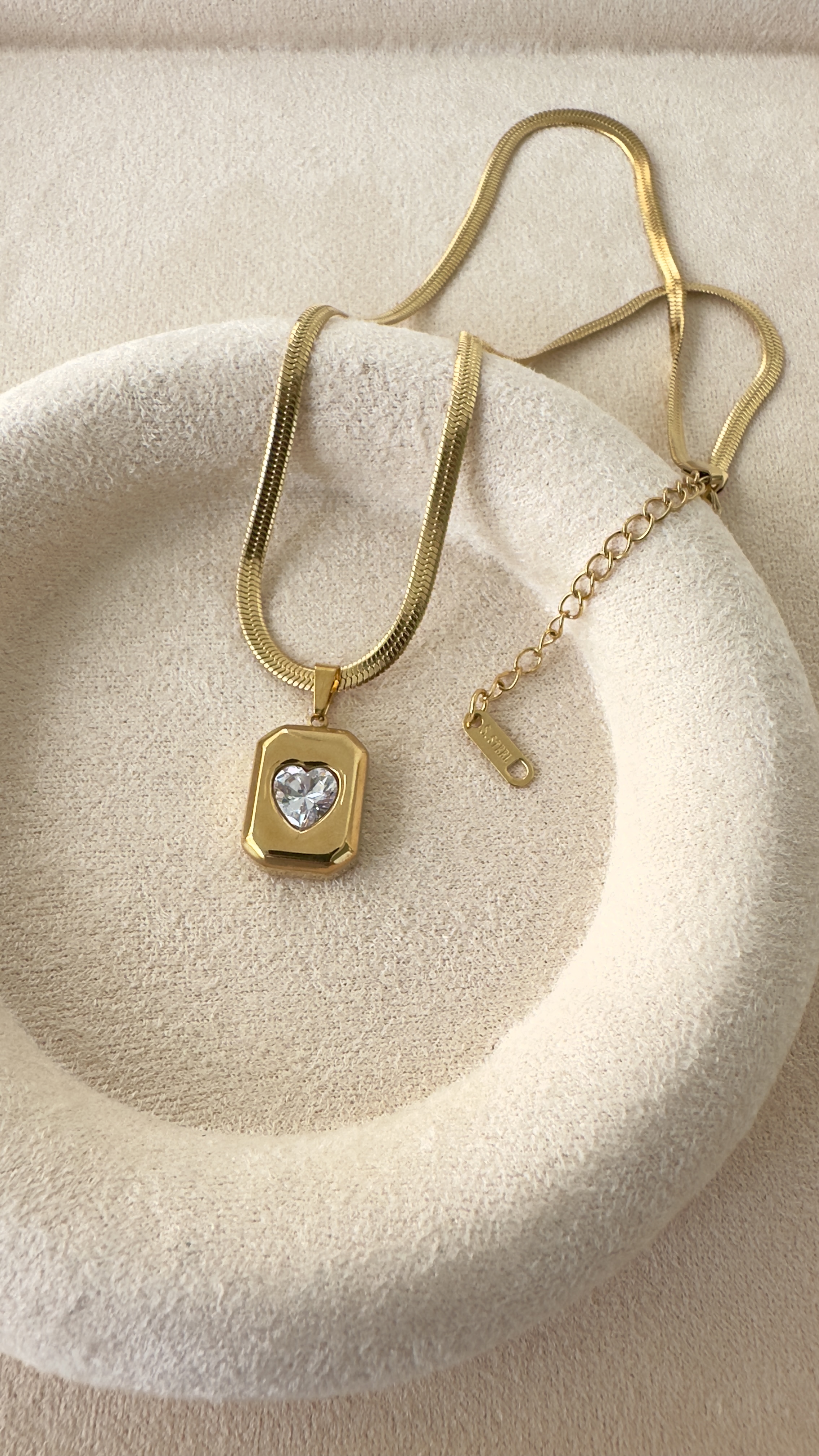 Plaka İtalyan Zincirli Kalp Taşlı Çelik Kolye