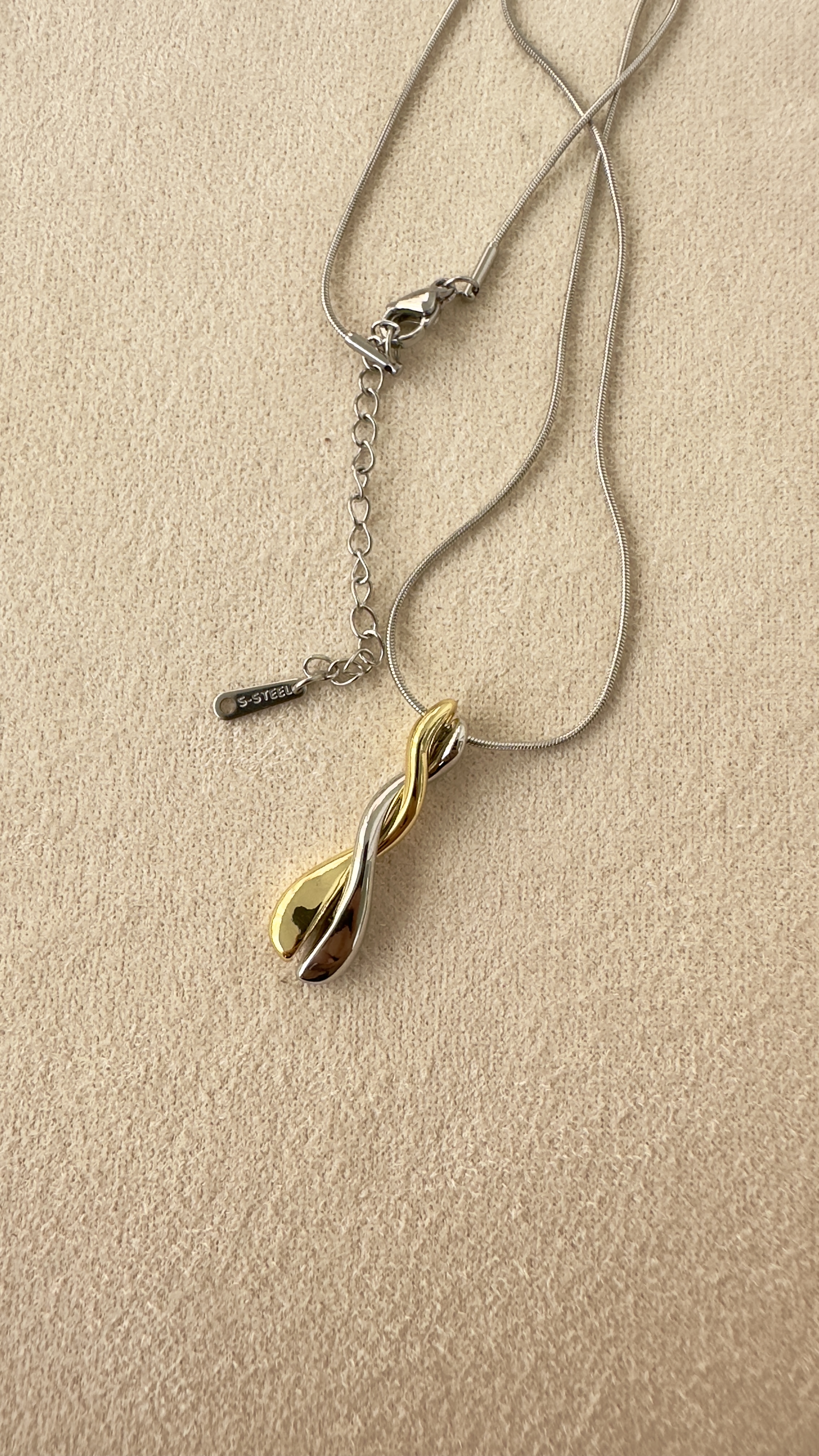 Sarmal Gold & Silver Uçlu Silver Çelik Kolye