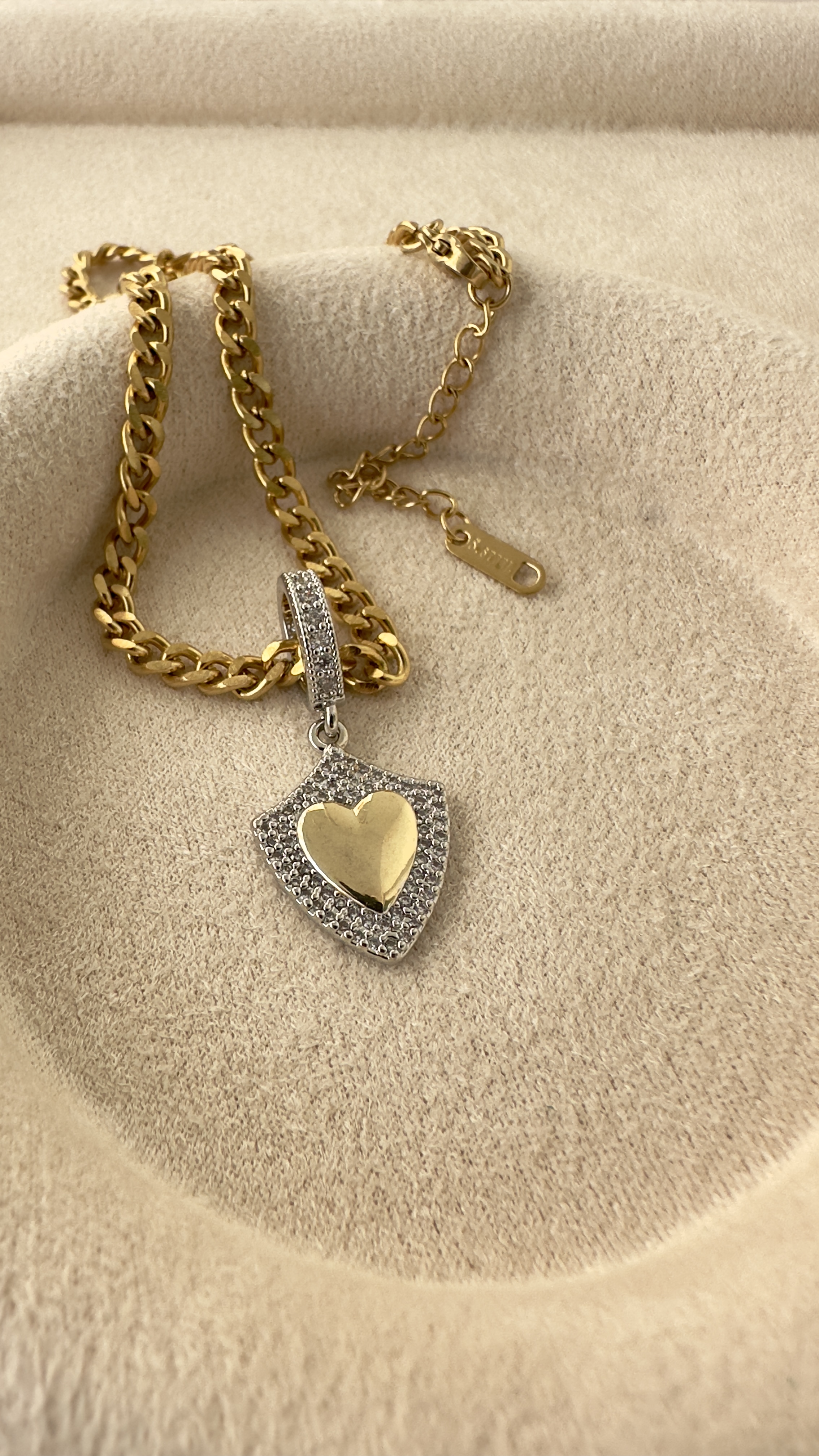 Arma Kalp Detaylı Gold Çelik Kolye