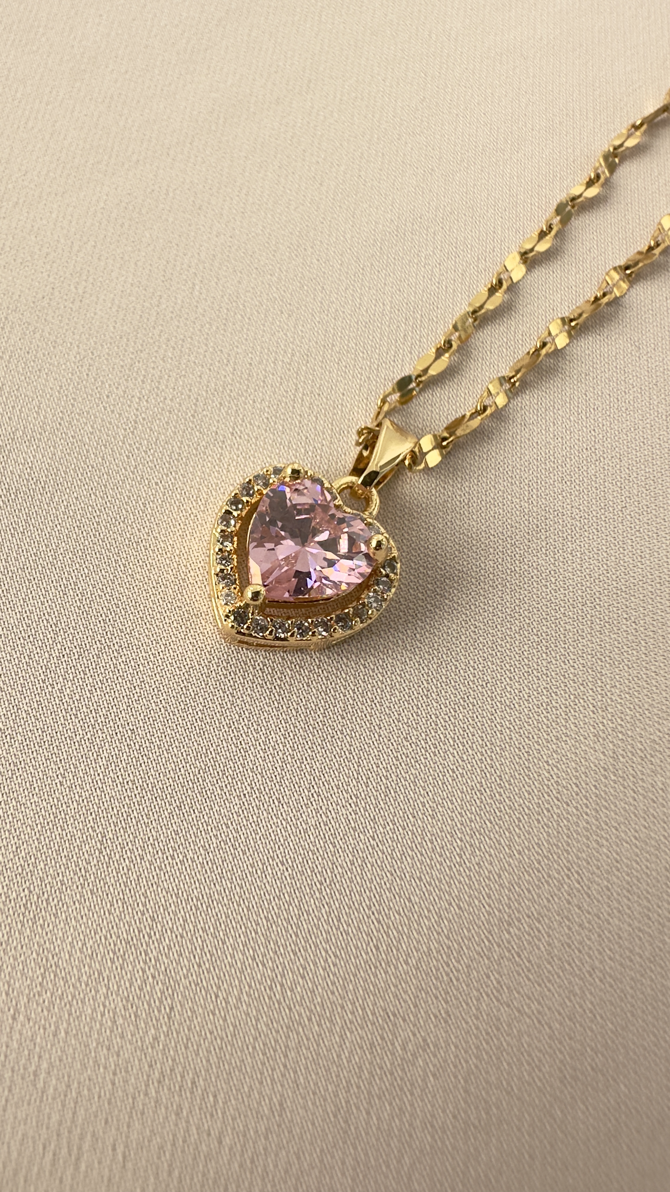 Pembe Taşlı Kalp Uçlu Gold Çelik Kolye