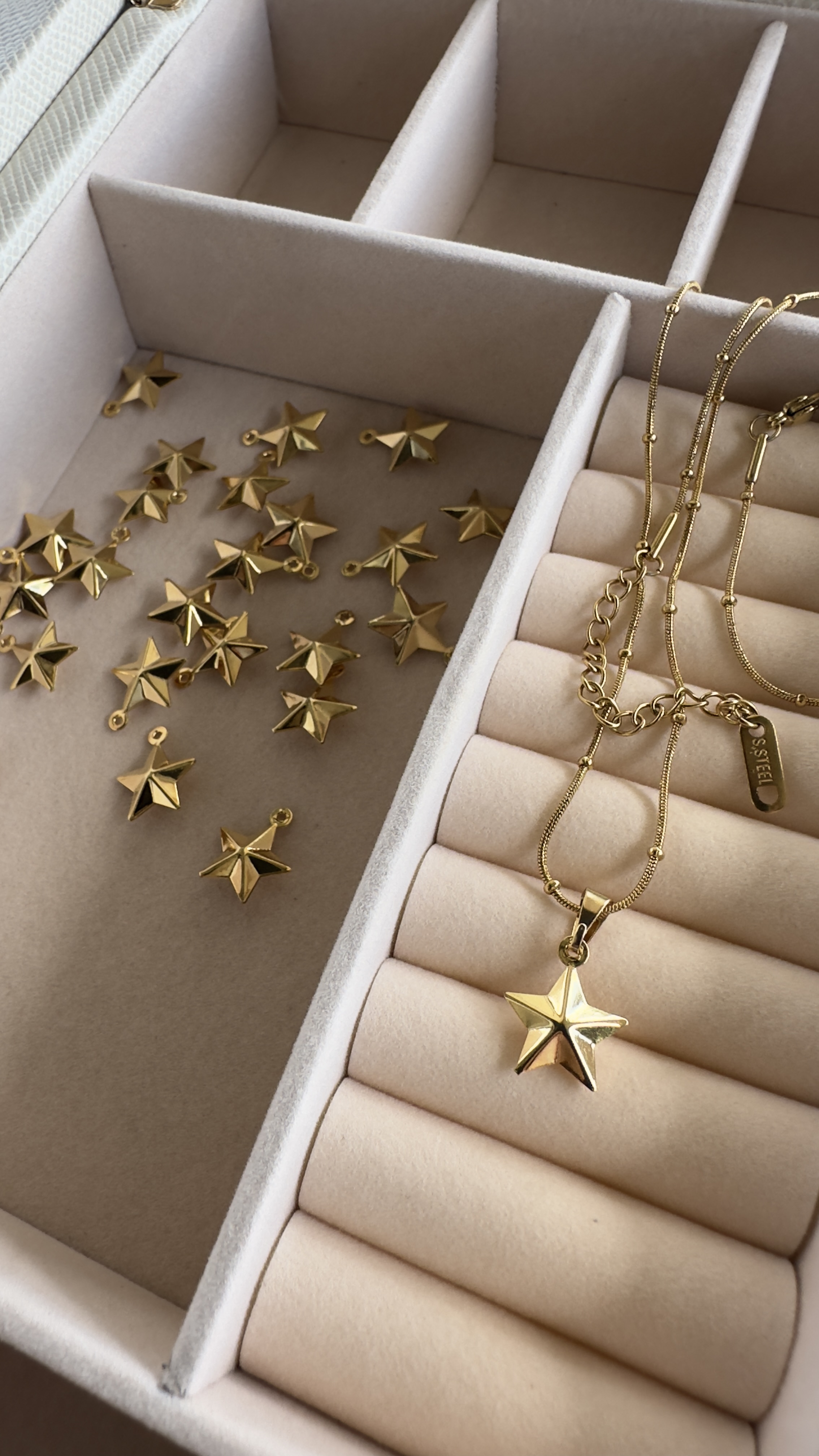 Minik Yıldız Uçlu Gold Çelik Kolye