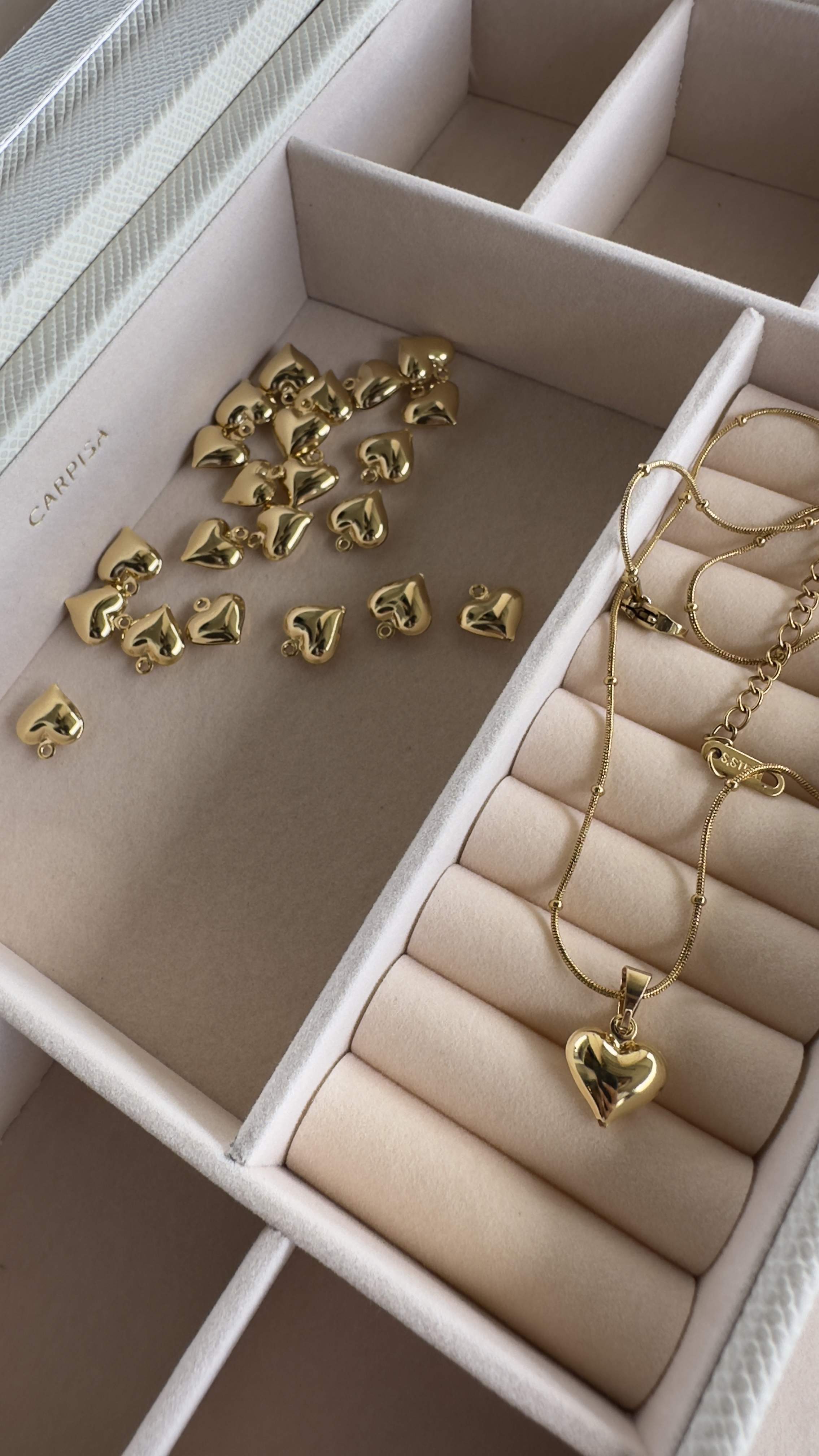 Minik Kalp Uçlu Gold Çelik Kolye