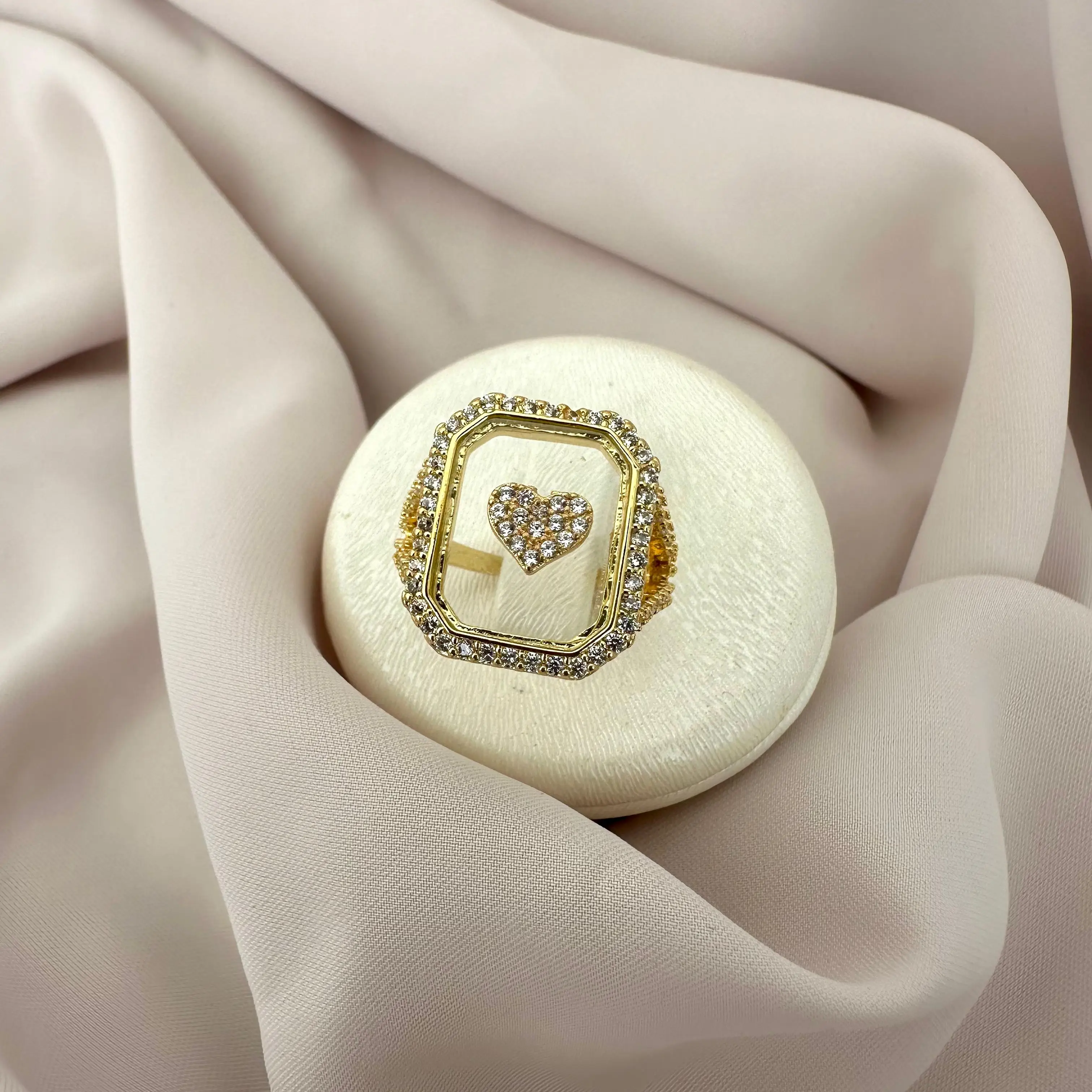 GY0013 Gold Kalp İşlemeli Şeffaf Yüzük