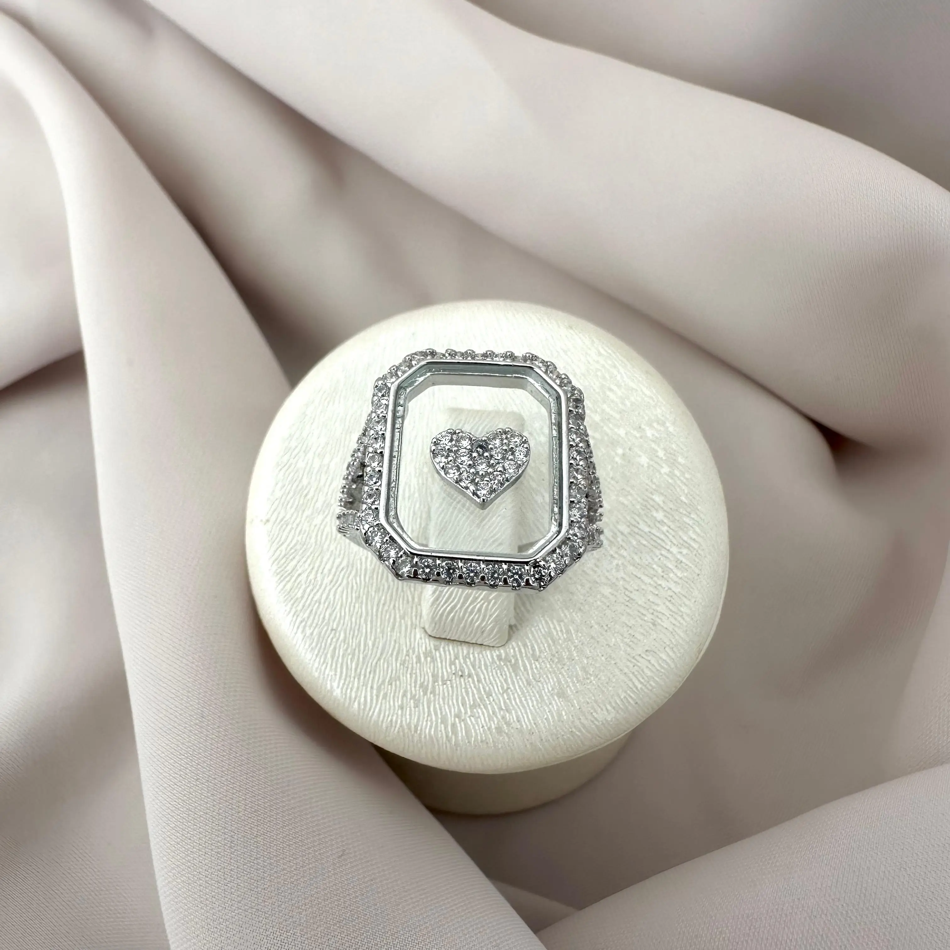 GY0014 Silver Kalp İşlemeli Şeffaf Yüzük