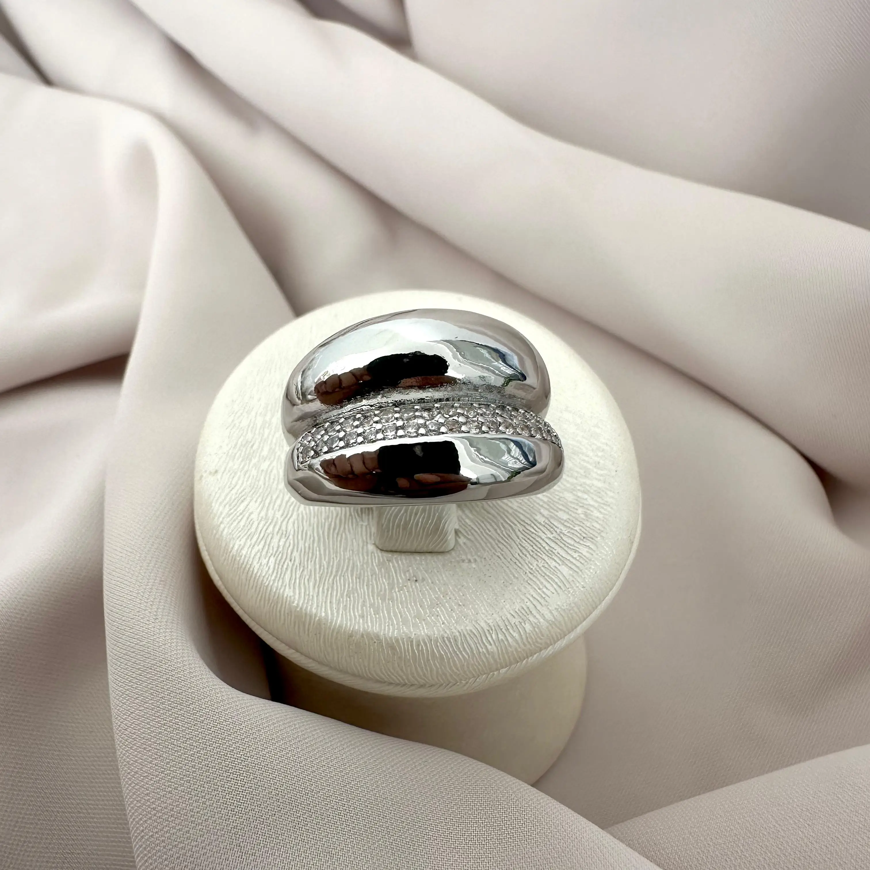 GY0016 Silver Bombeli Taş Sıralı Yüzük
