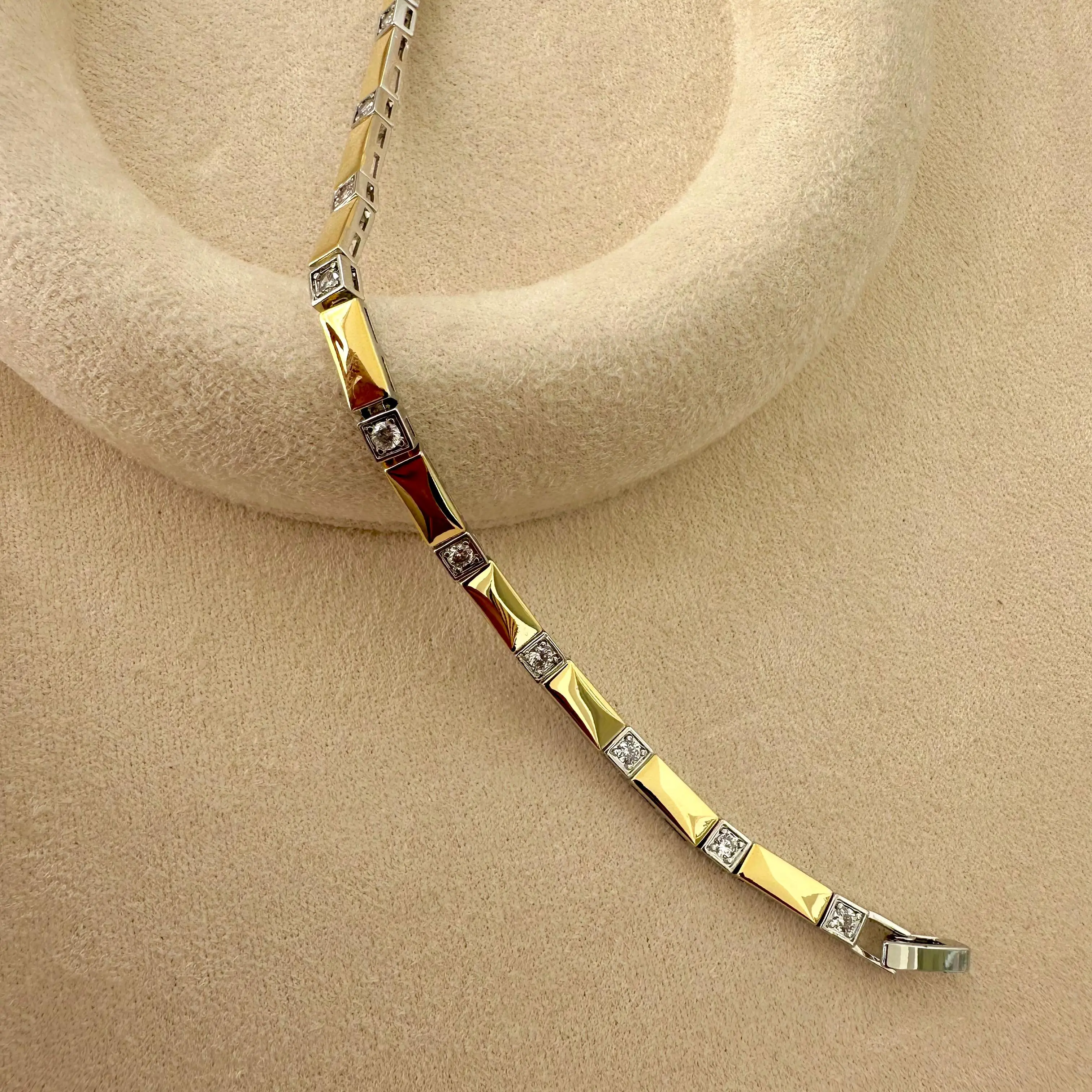 GY0021 Dikdörtgen Gold Plaka Tek Taş Bileklik