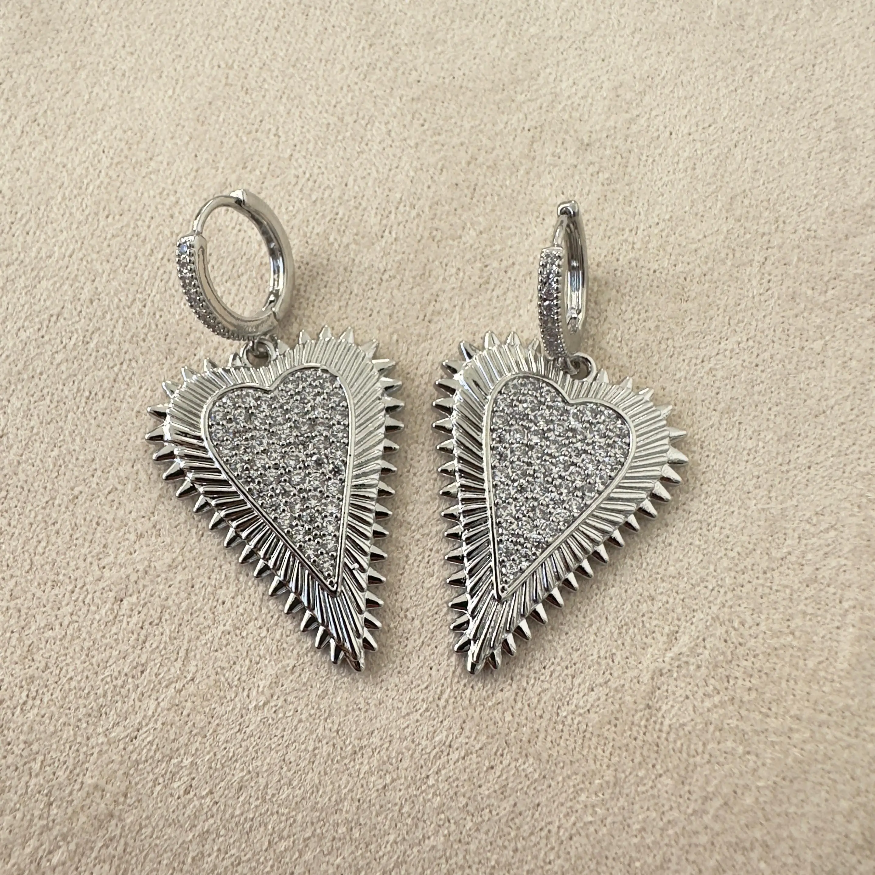 Kalp Taş Detaylı Sallantılı Silver Küpe