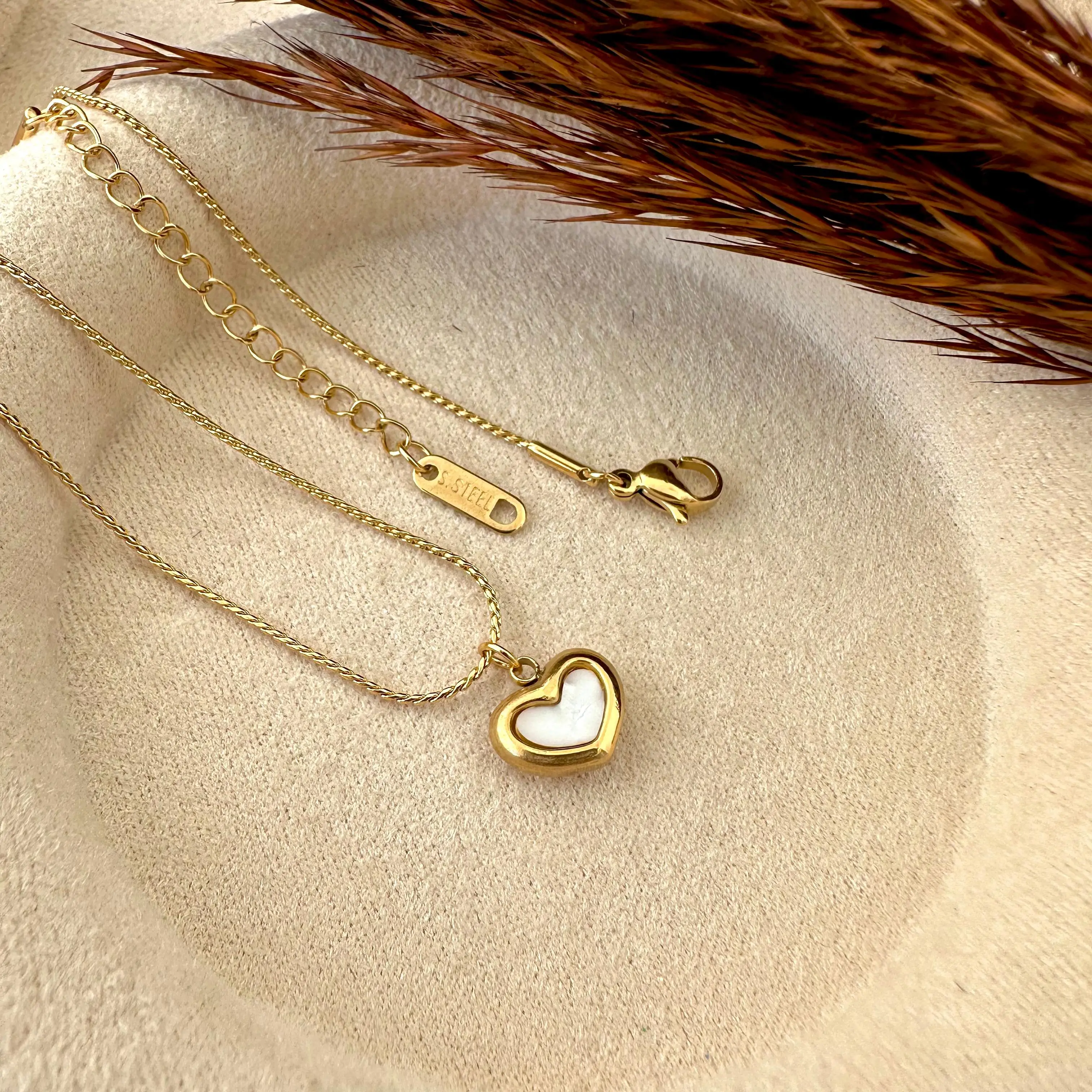 GY0040 Gold Sedefli Minik Kalp Kolye