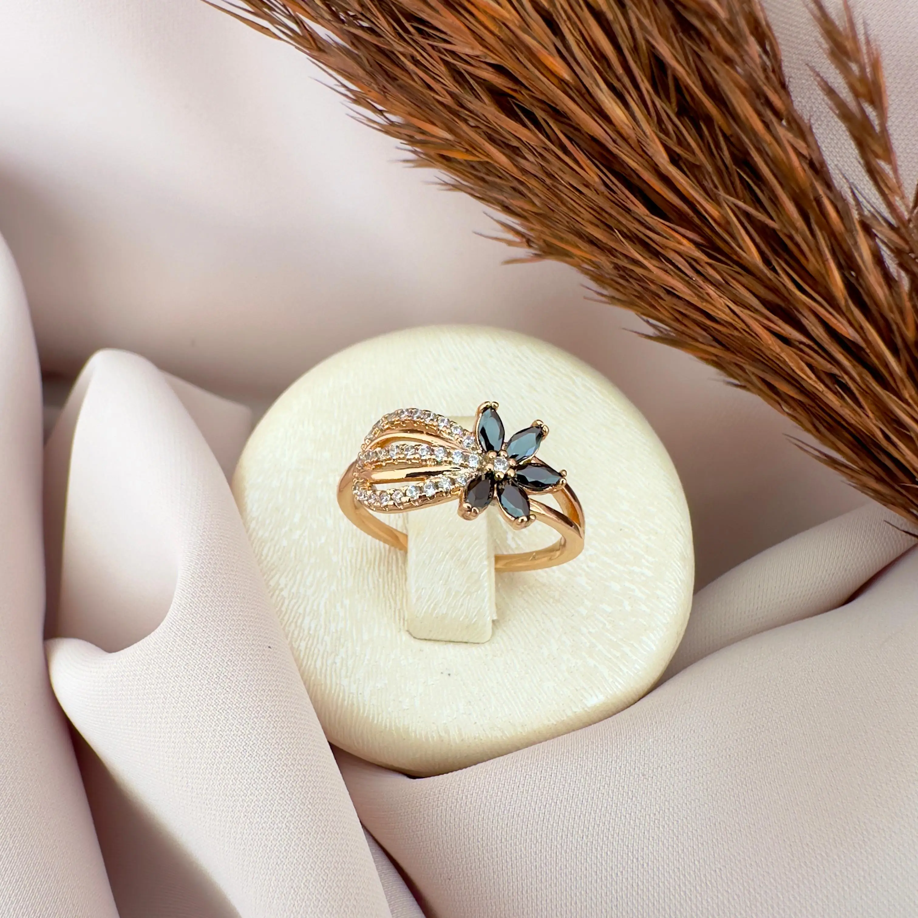 GY0025 Rose Gold Siyah Çiçek Yüzük