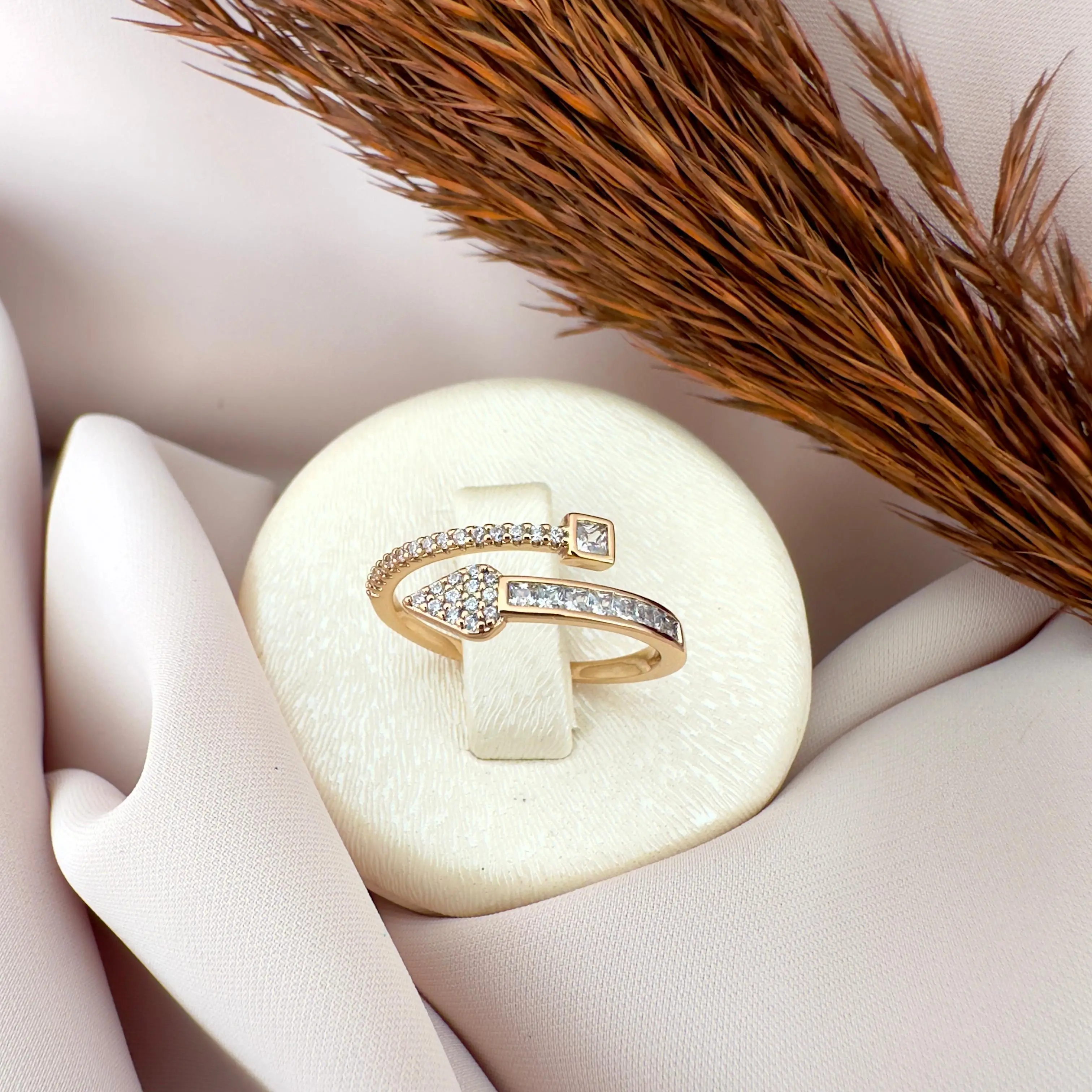 GY0030 Rose Gold Taşlı Ok Sarmal Yüzük
