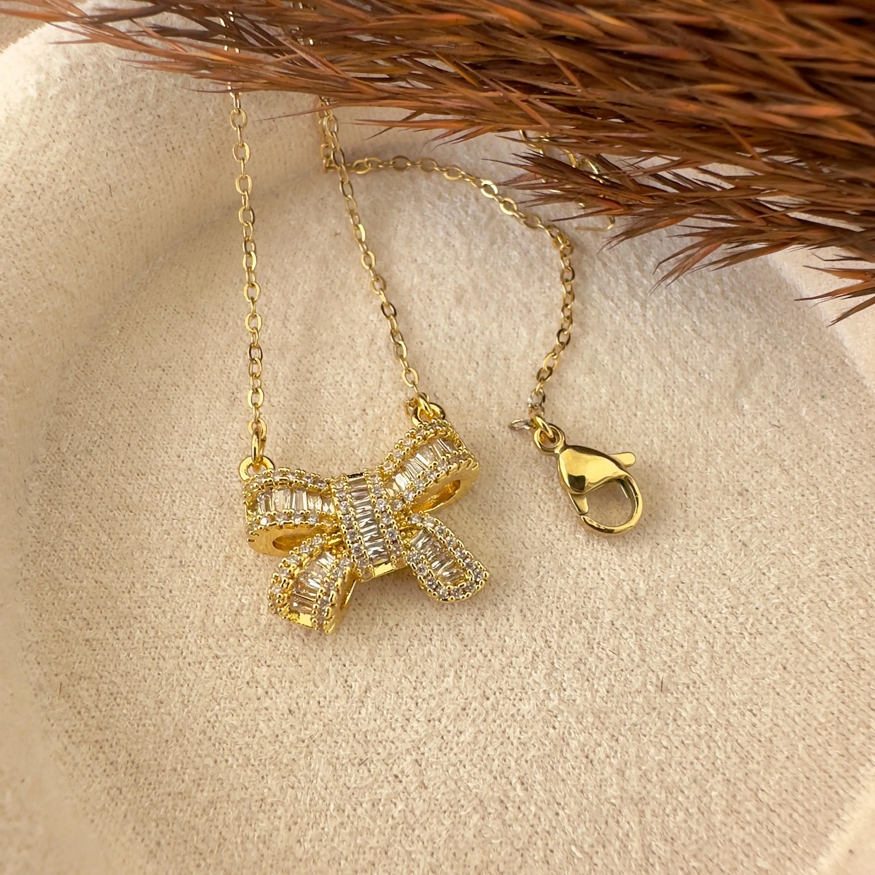 GY0057 Gold Taşlı Fiyonk Kolye