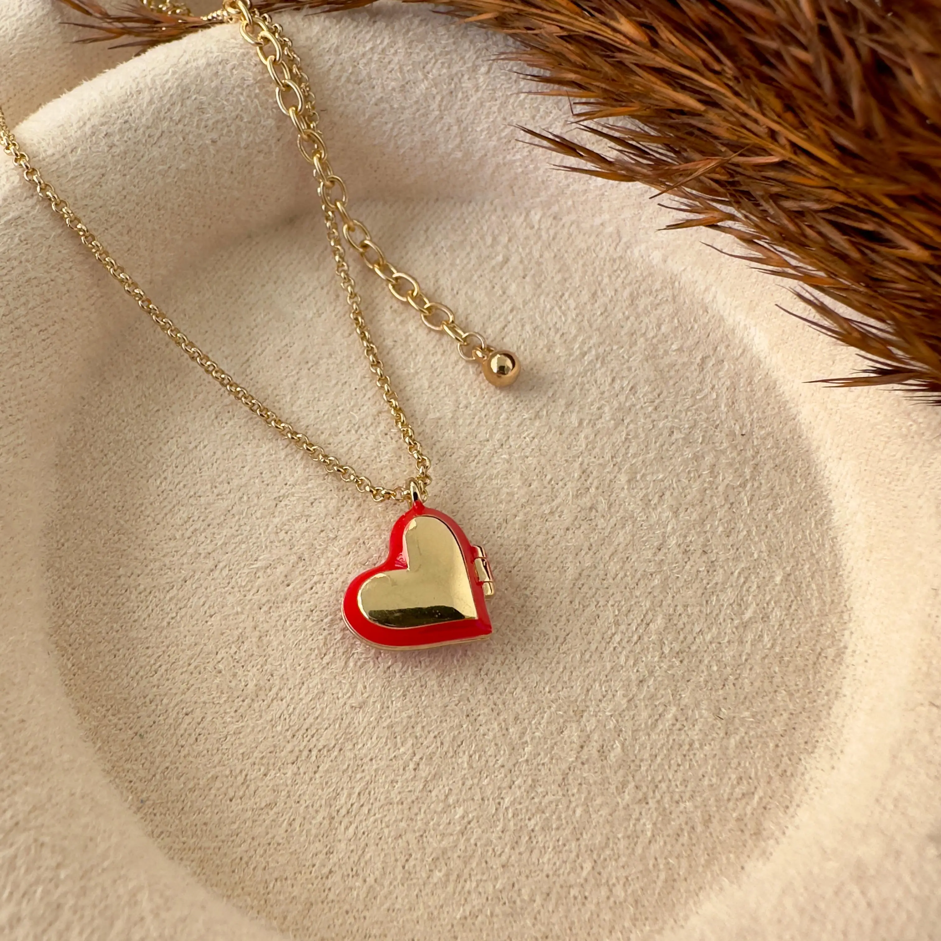 GY0083 Kırmızı Kapaklı Kalp Kolye