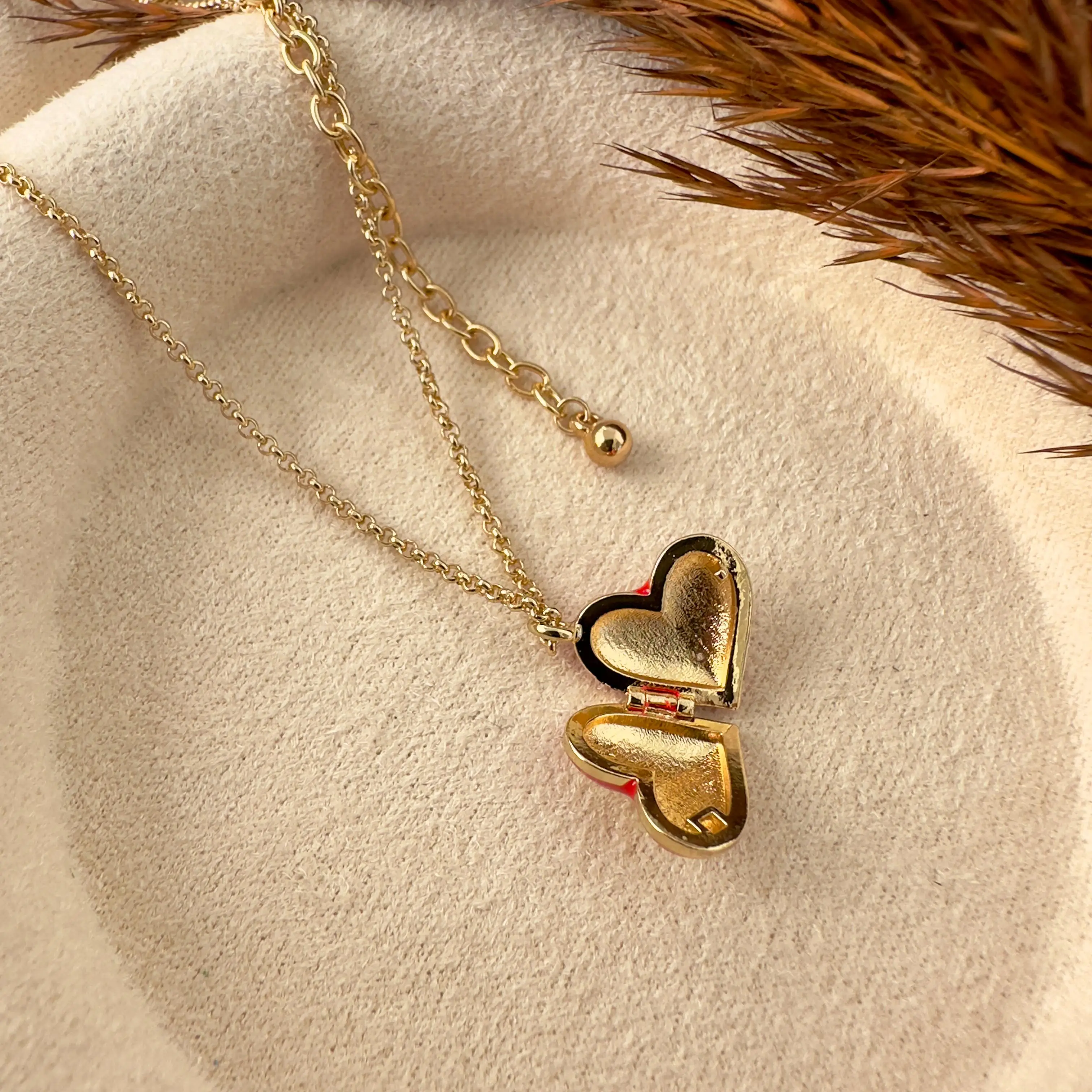 GY0083 Kırmızı Kapaklı Kalp Kolye