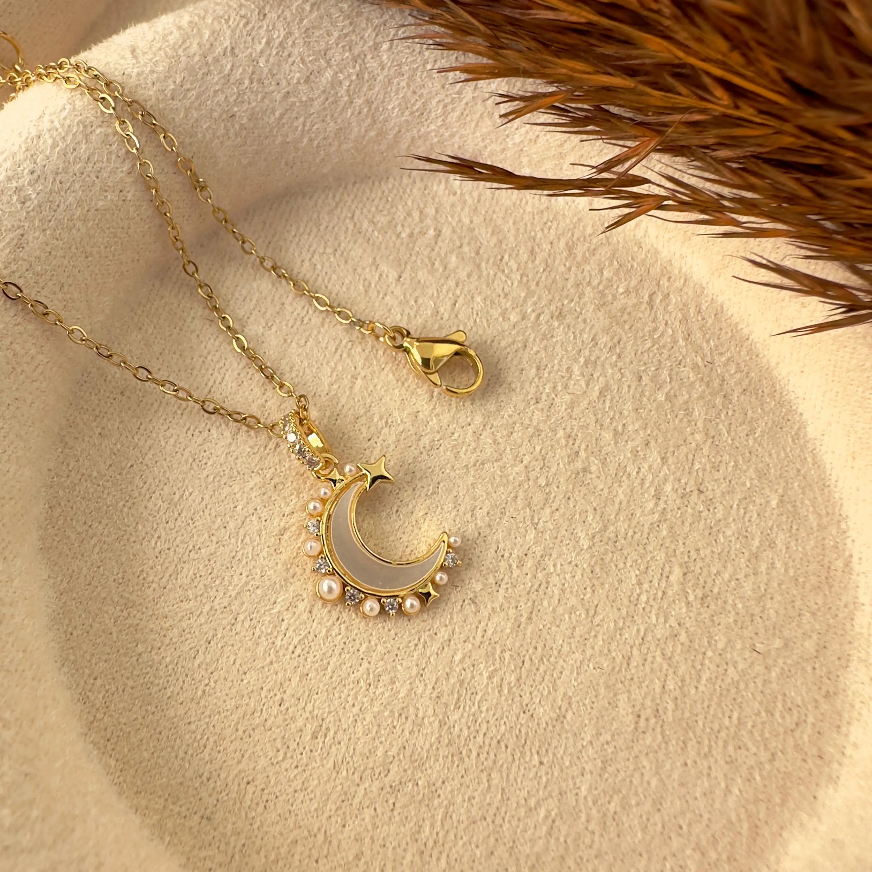 GY0092 Gold İnci Sıralı Ay Kolye