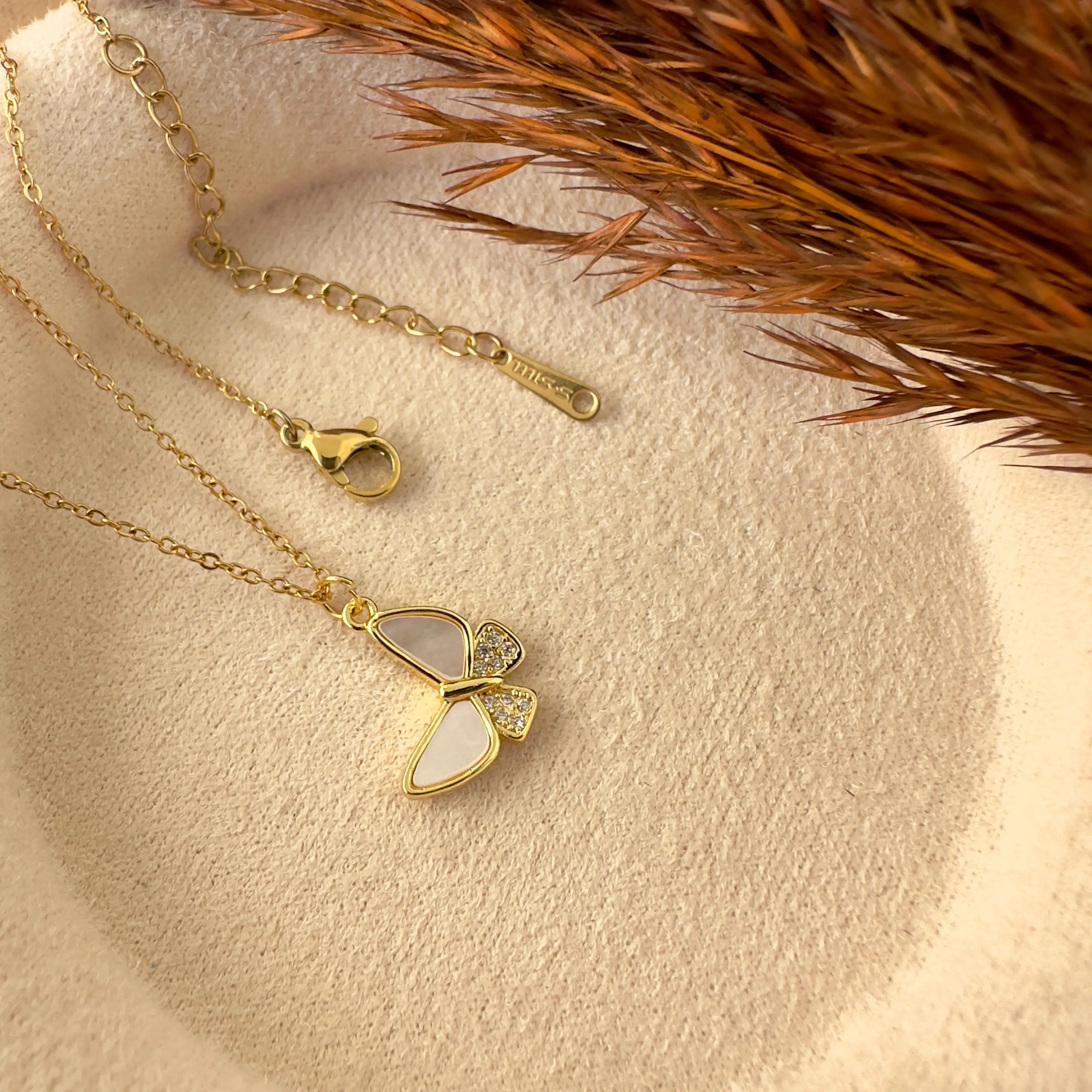 GY0096 Gold Sedef Kanatlı Kelebek Kolye