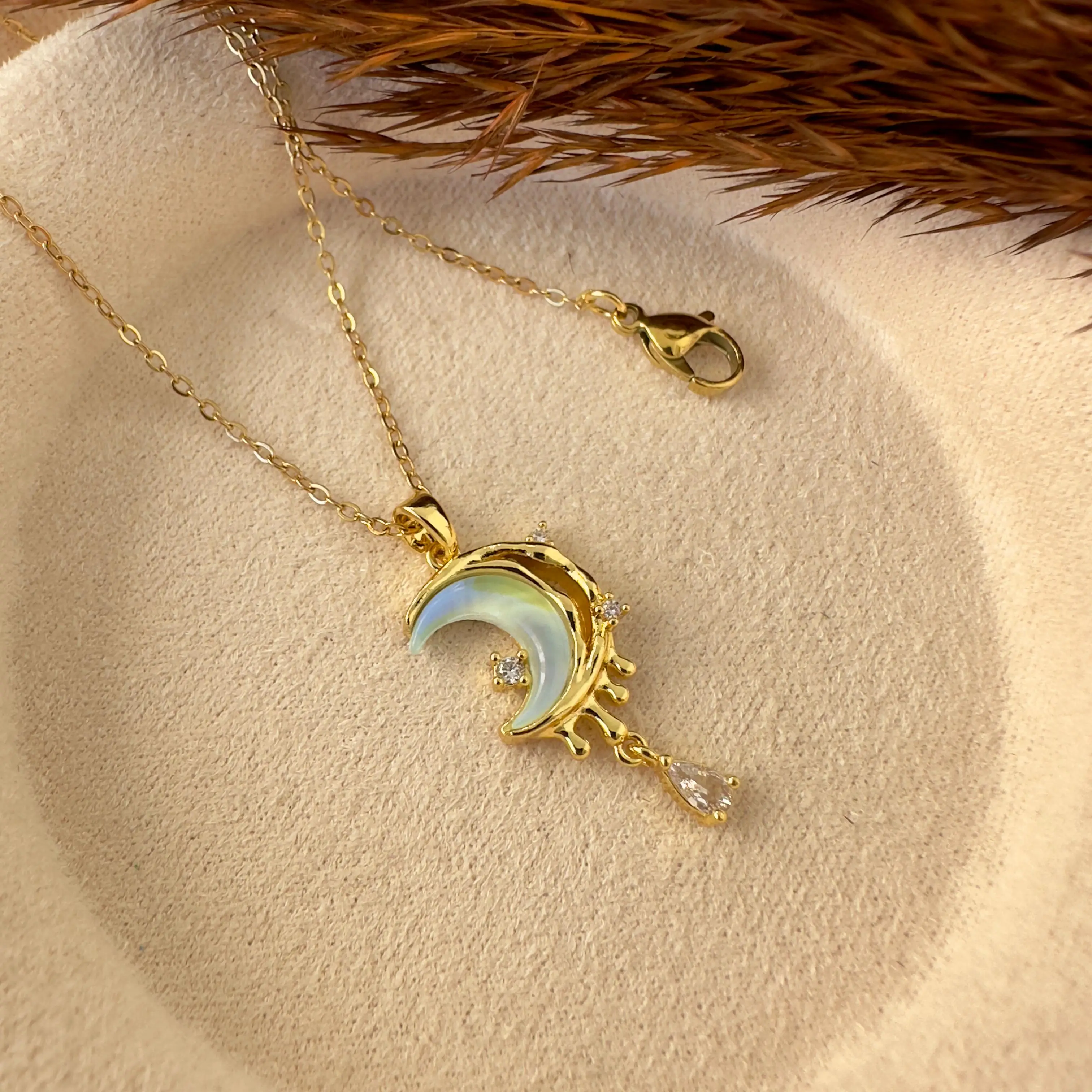 GY0097 Gold Mavi Ay Kolye