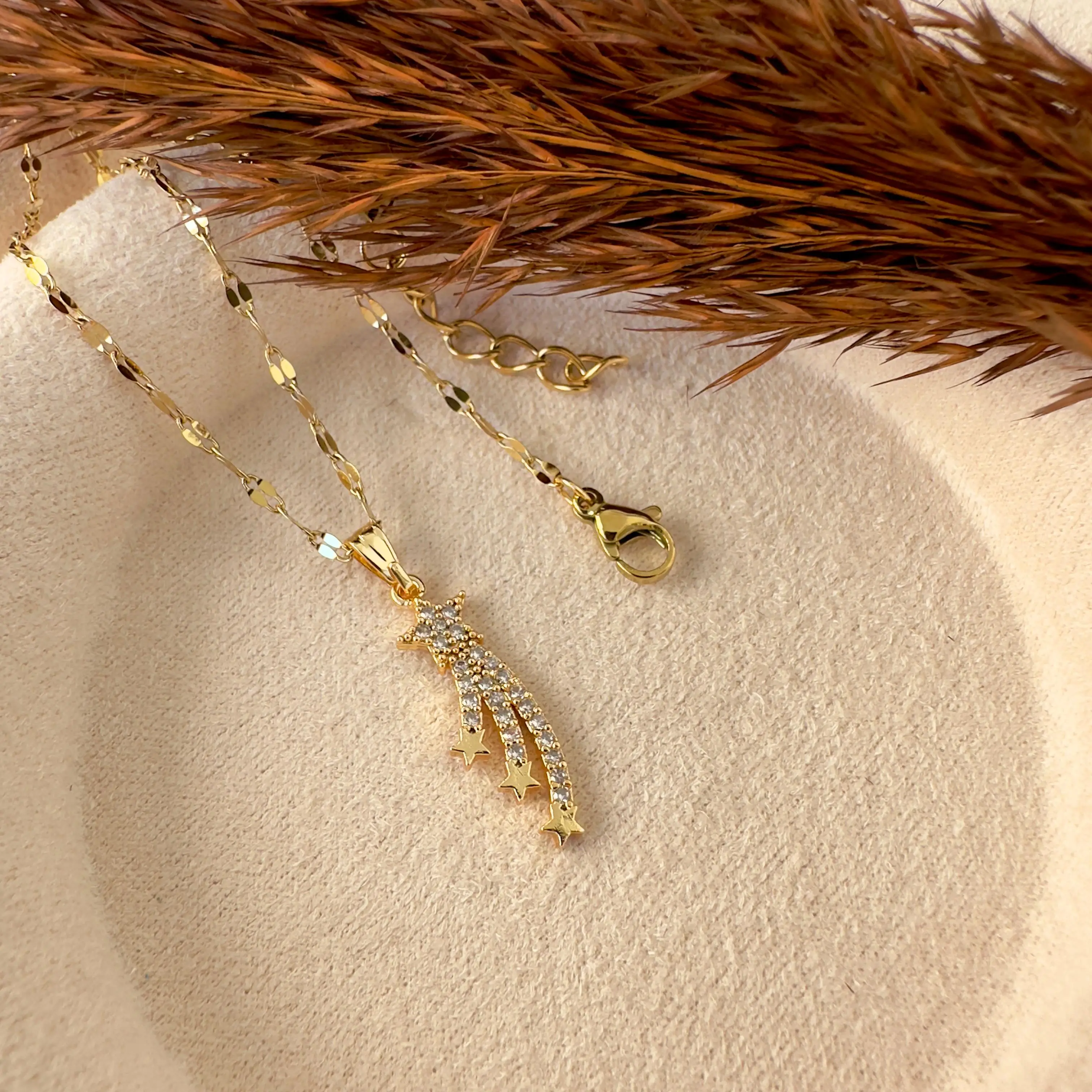 GY0104 Gold Kayan Yıldız Kolye