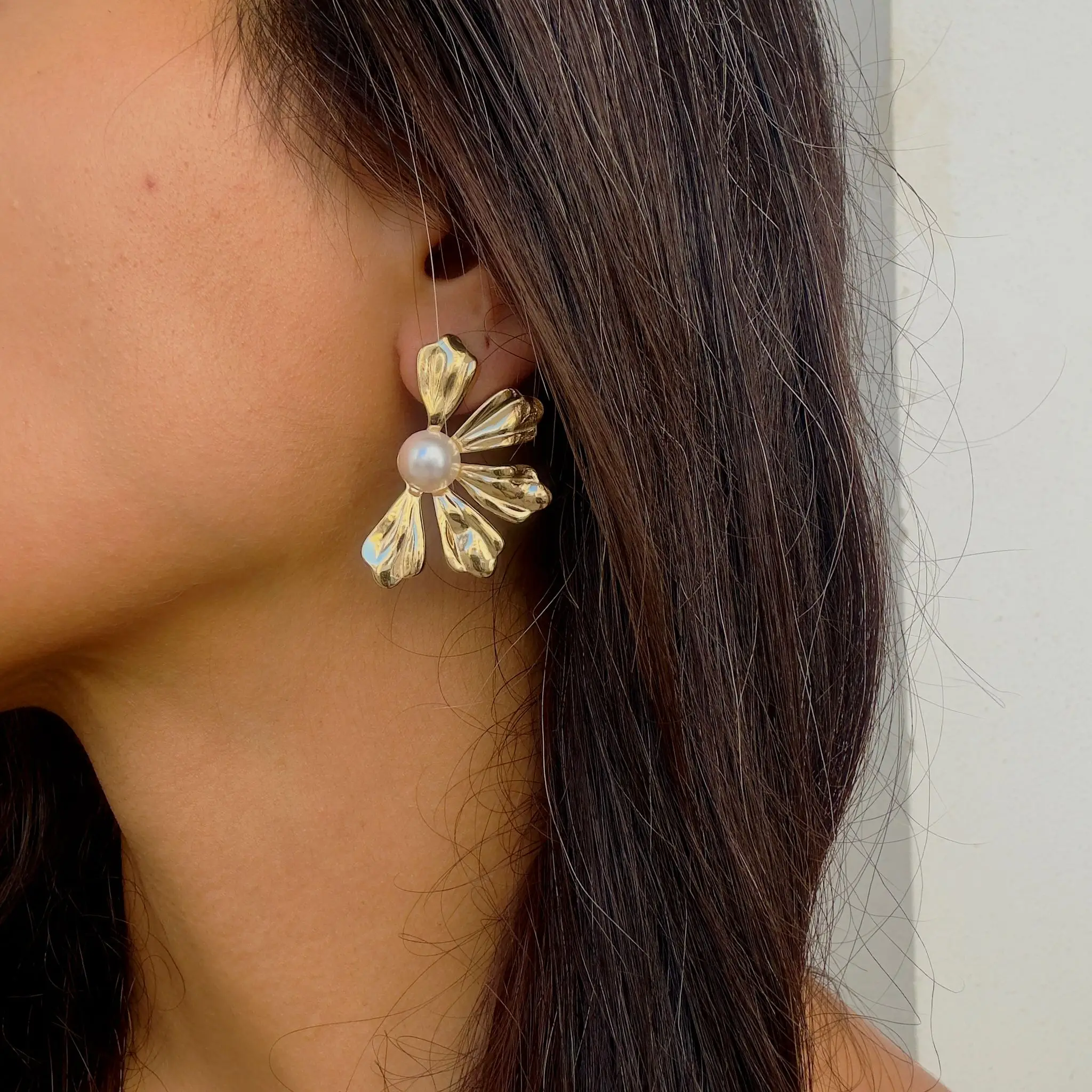 GY0008 Gold İncili Çiçek Metal Küpe