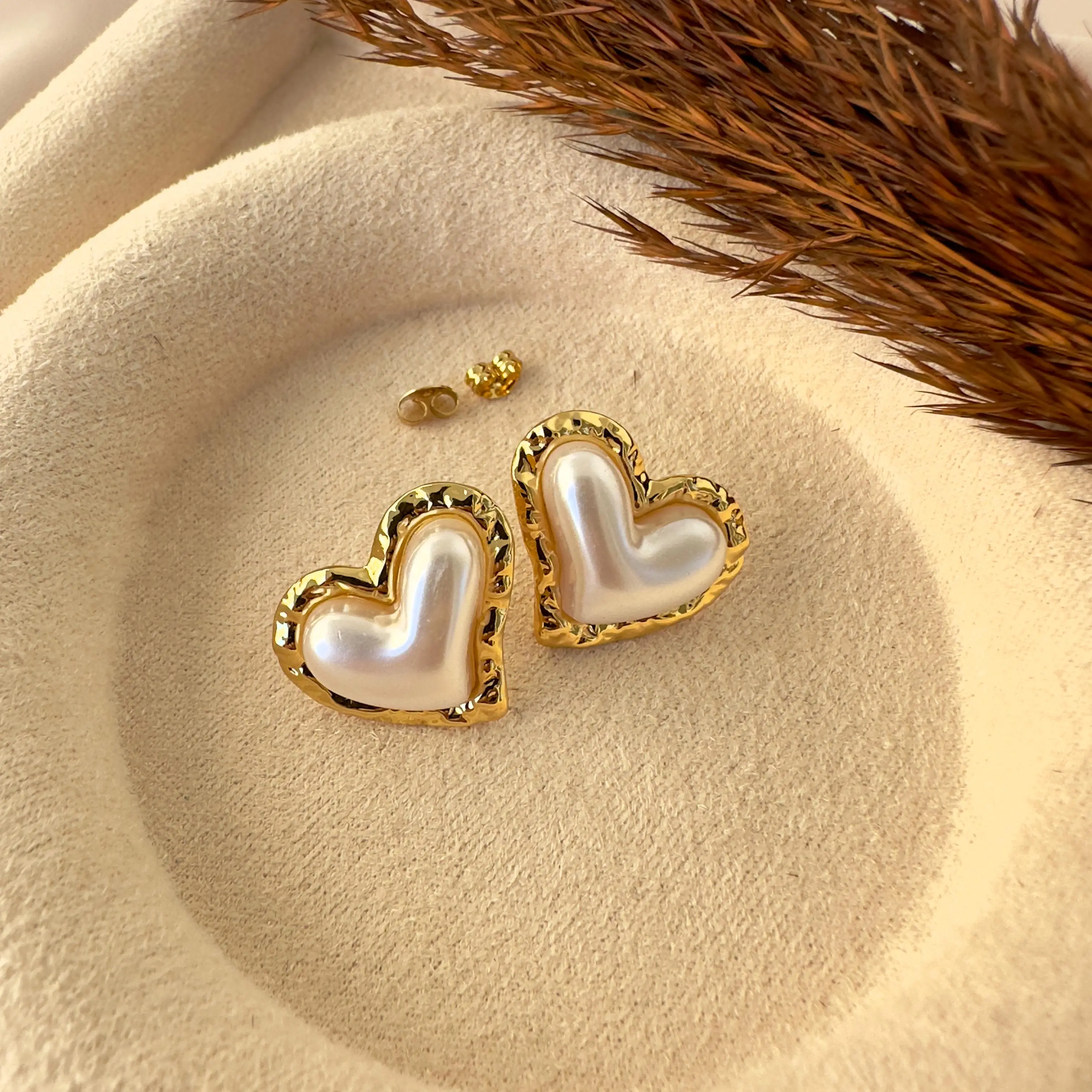 GY0014 Gold İncili Kalp Küpe