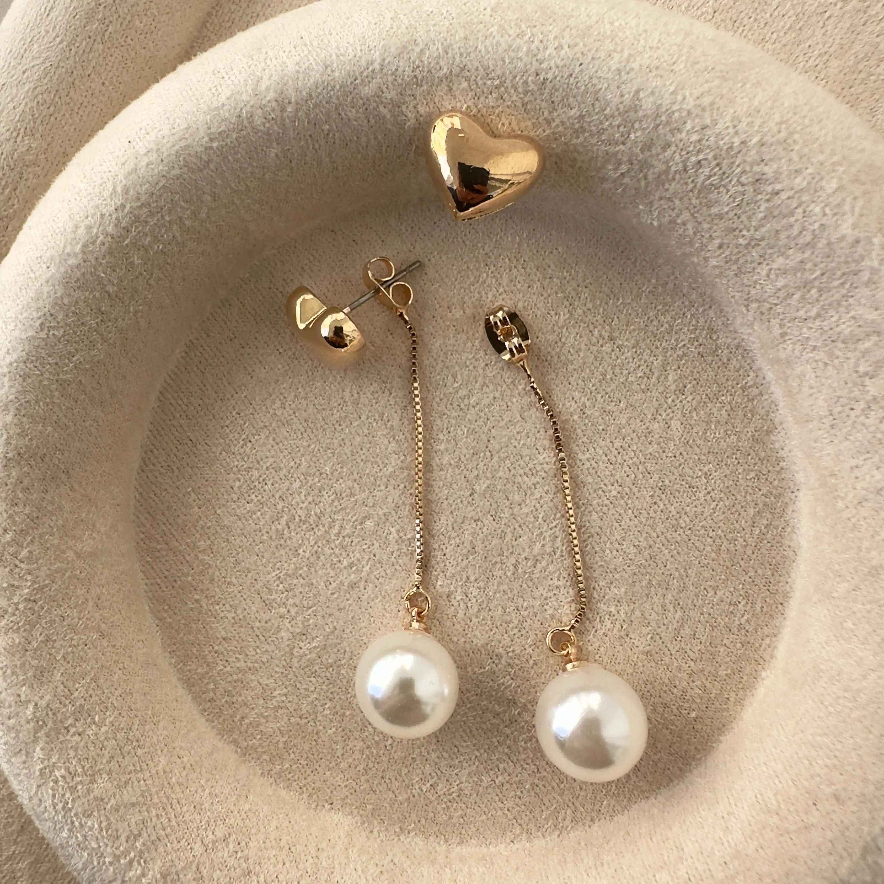 Zincir Uzantılı Kalp ve İnci Gold Küpe