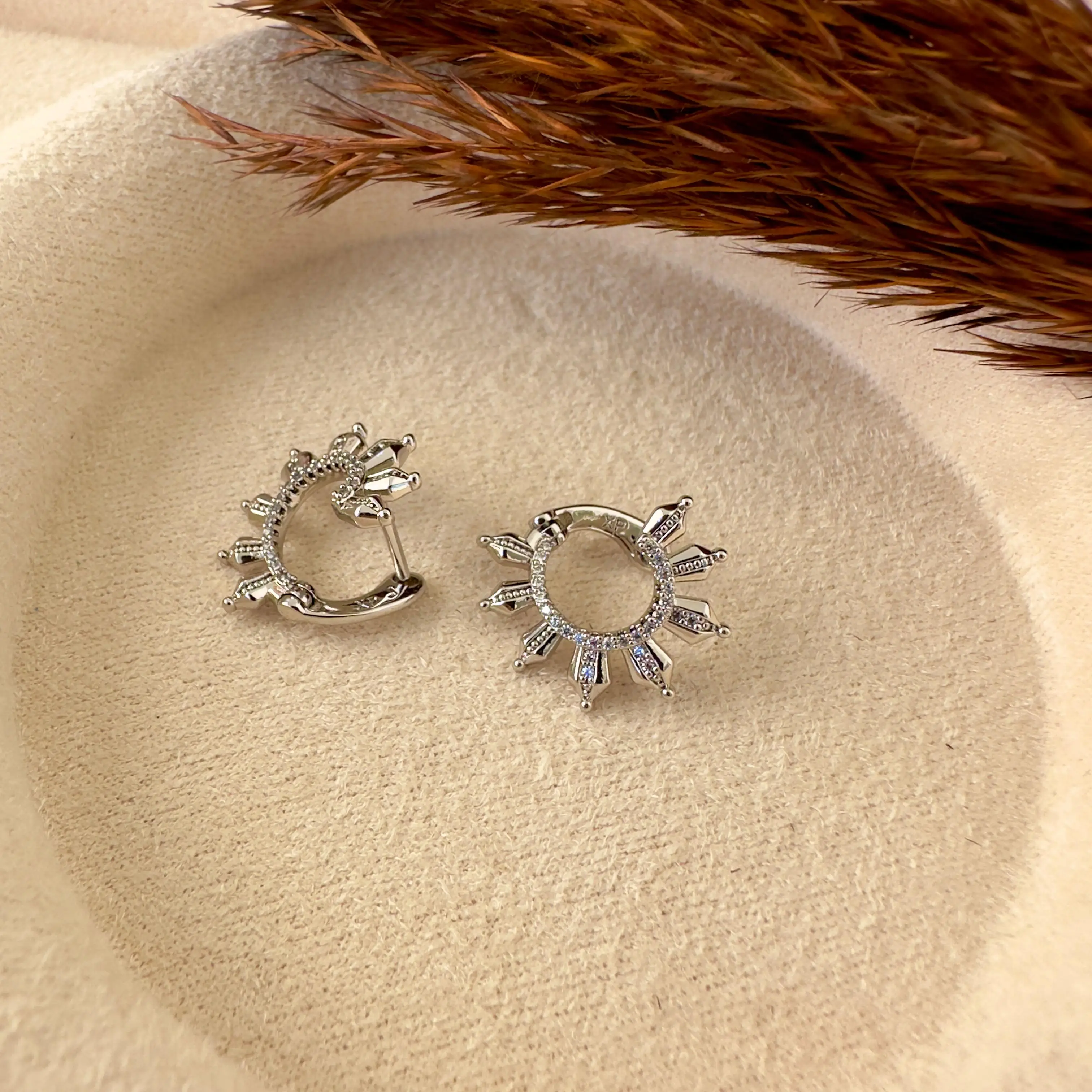 GY0025 Silver Önden Arkaya Dolanan Küpe