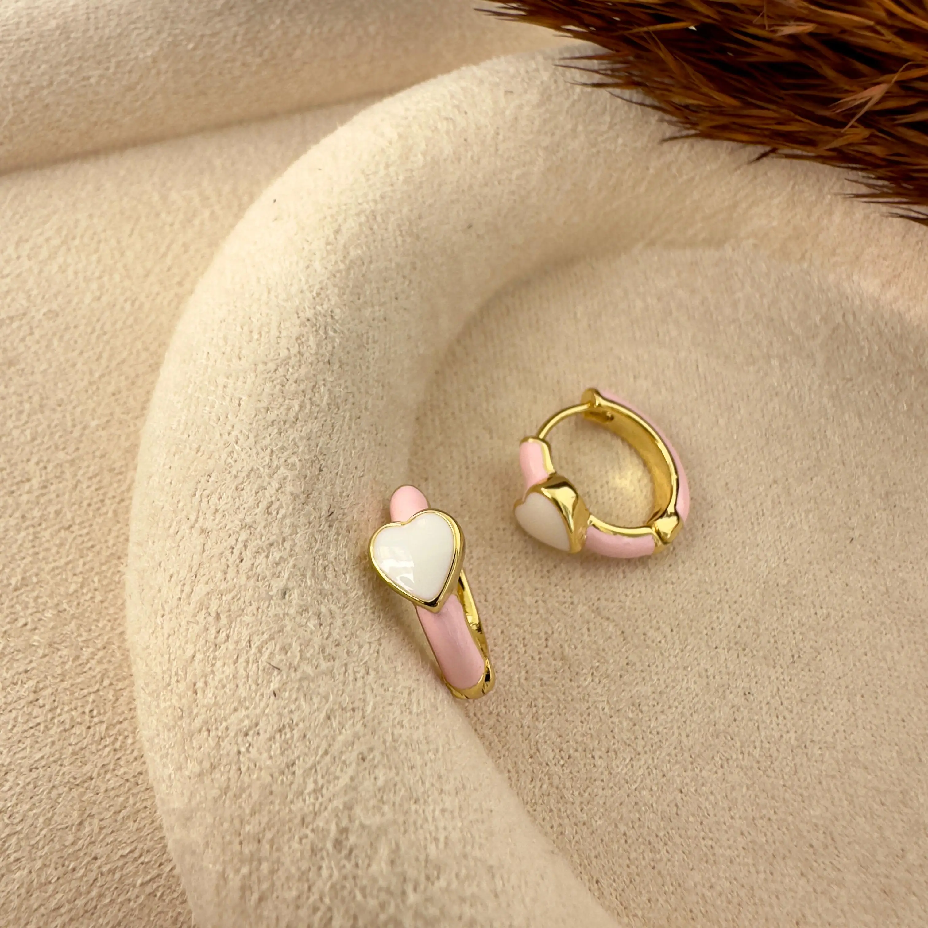 GY0035 Gold Beyaz Kalp Pembe Halka Küpe