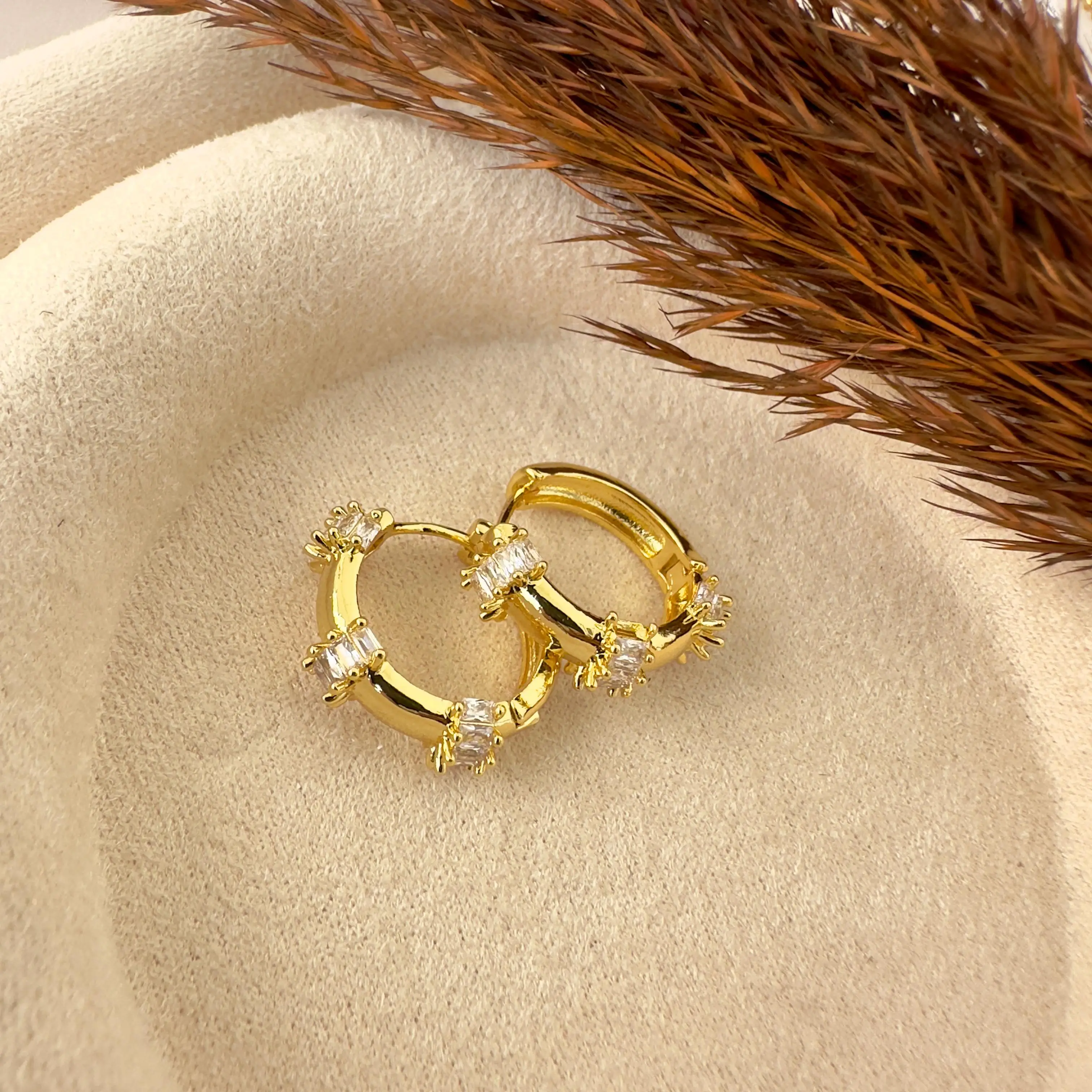 GY0037 Gold Üç Boğum Taş Küpe