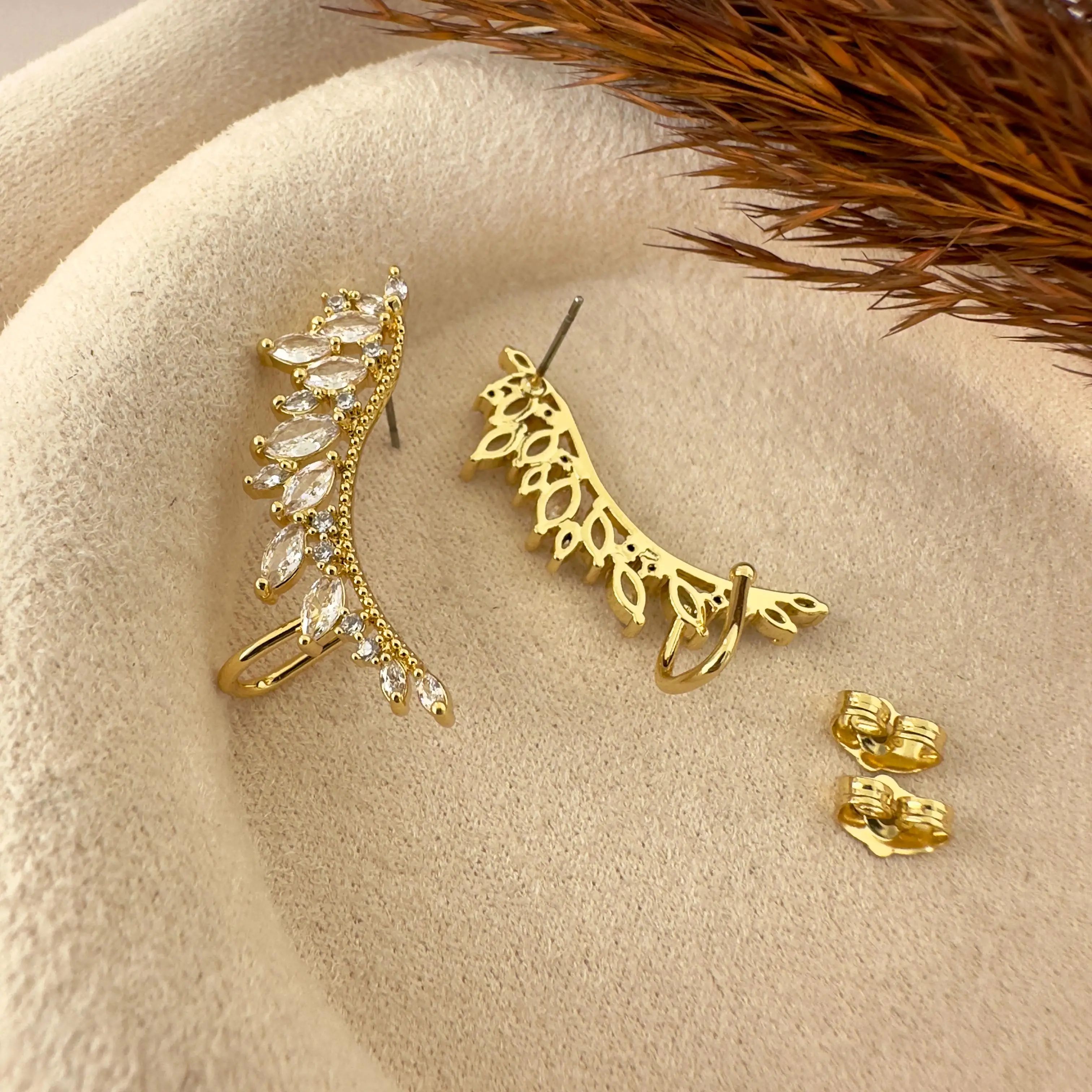 GY0045 Gold Taş Sıkıştırmalı Küpe