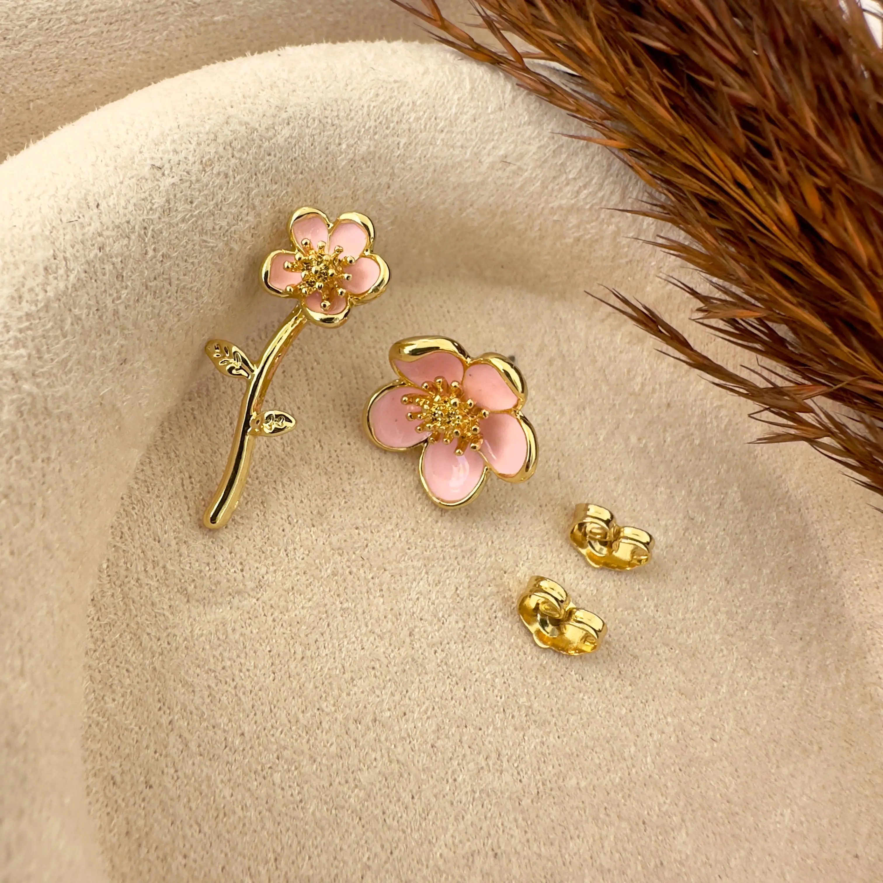 GY0053 Gold Pembe Çiçek Küpe