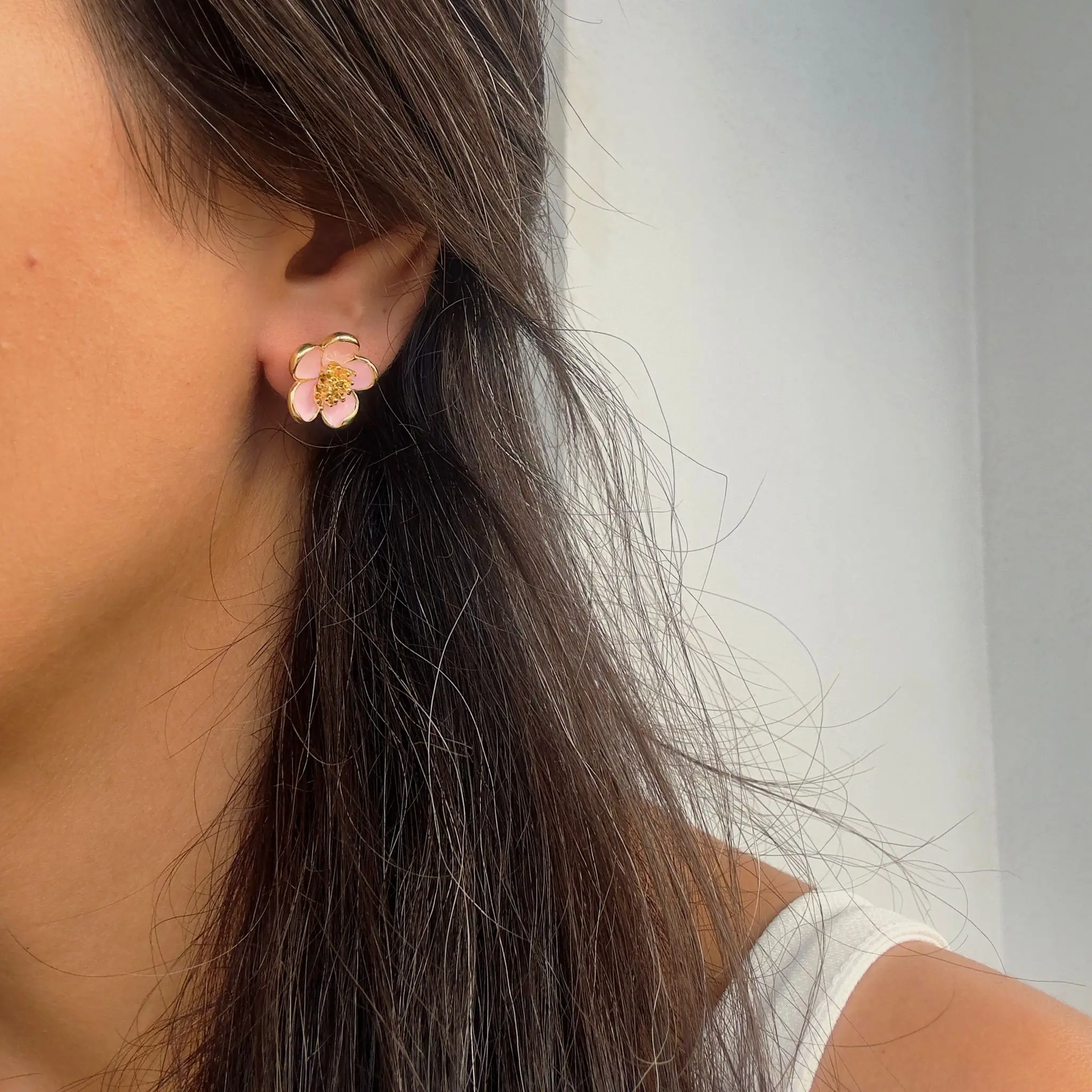 GY0053 Gold Pembe Çiçek Küpe