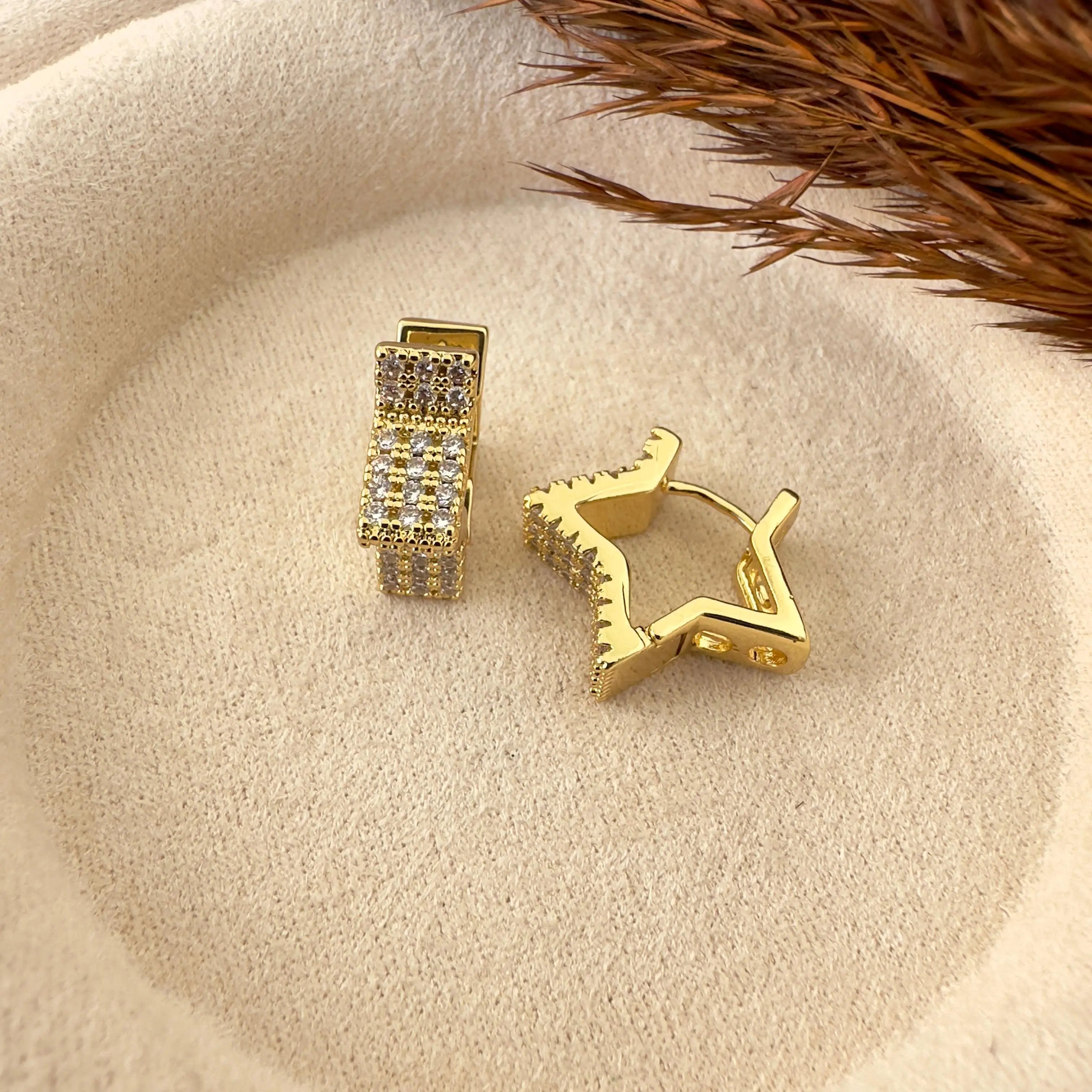 GY0061 Gold Üç Sıra Taşlı Yıldız Küpe