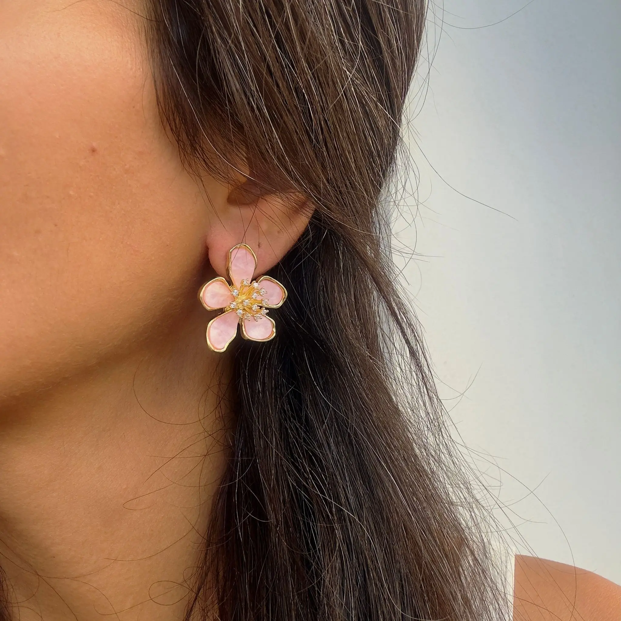 GY0065 Gold Pembe Çiçek Küpe