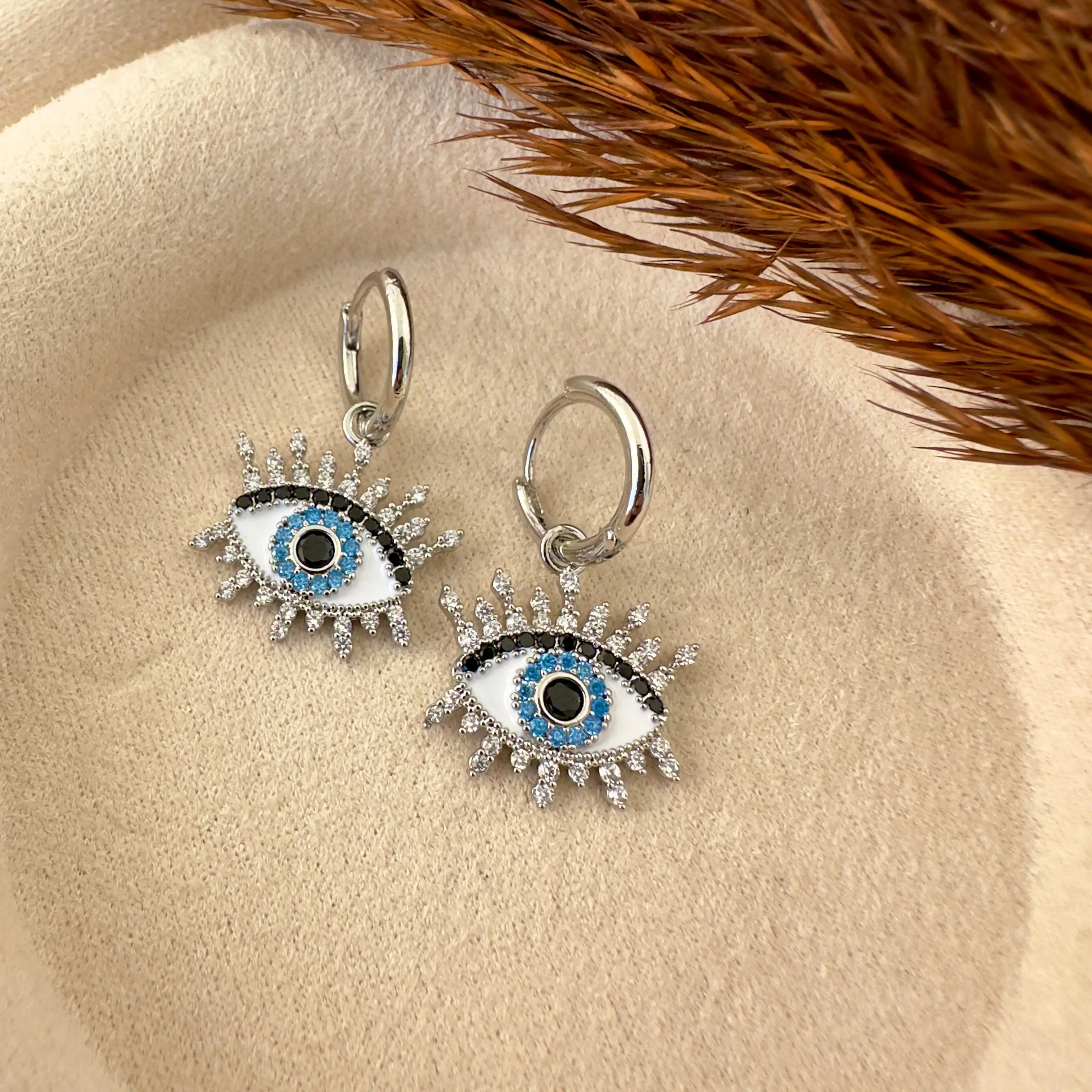 GY0067 Silver Sallantılı Göz Küpe