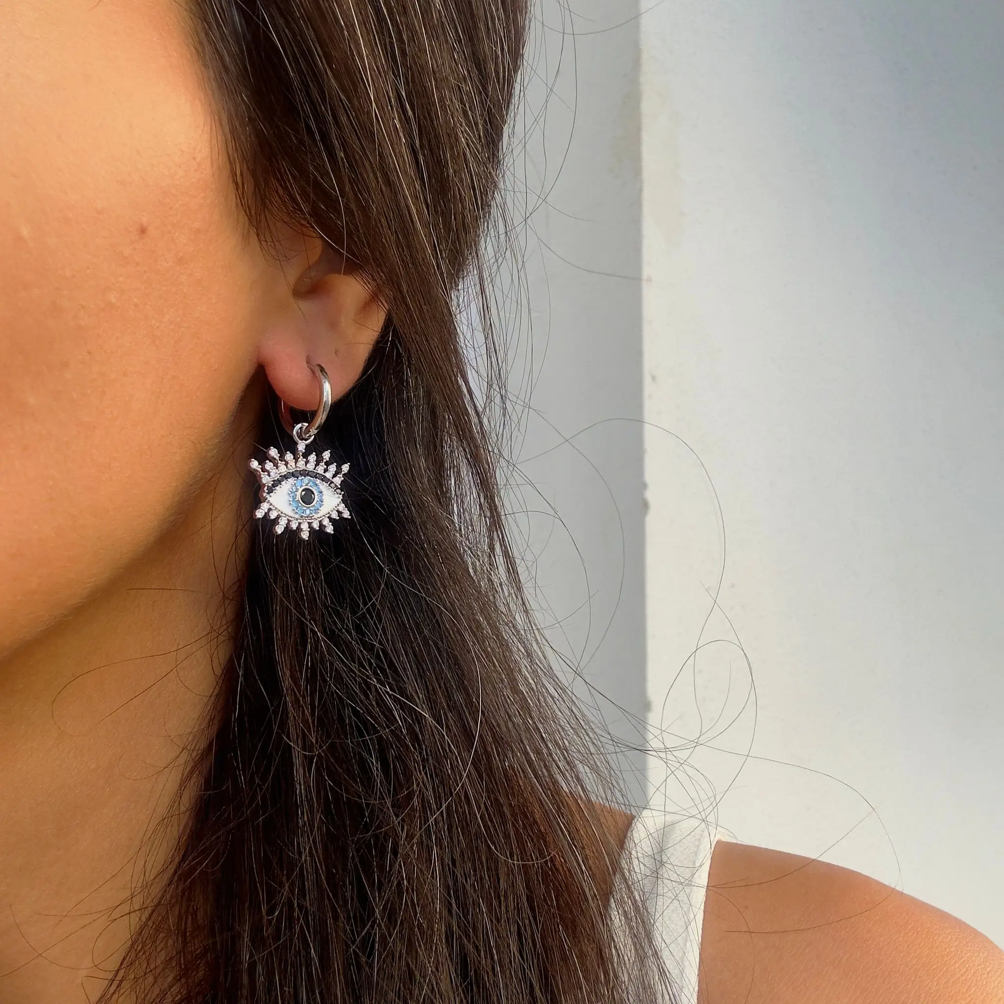 GY0067 Silver Sallantılı Göz Küpe