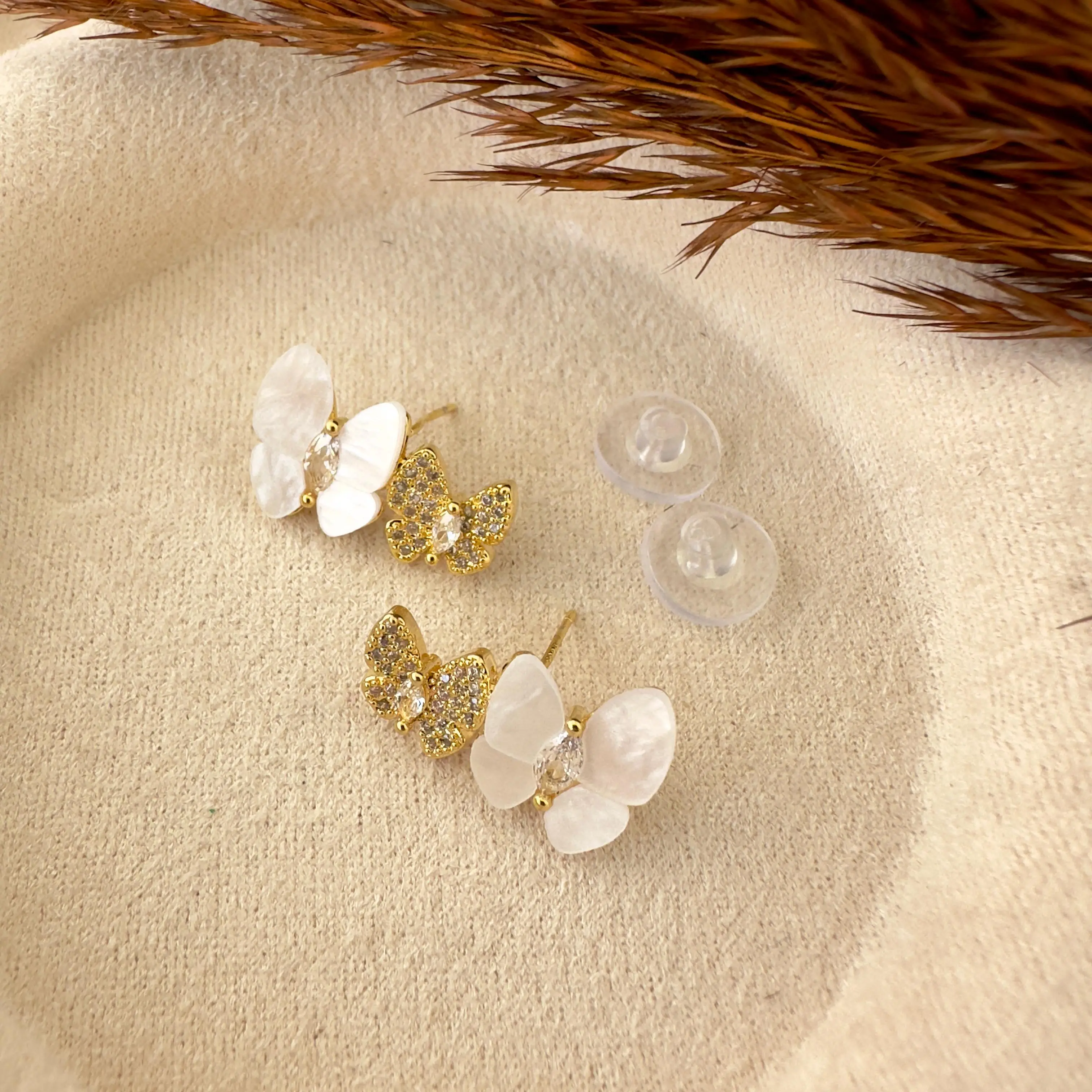 GY0076 Gold Sedef Kelebek Küpe