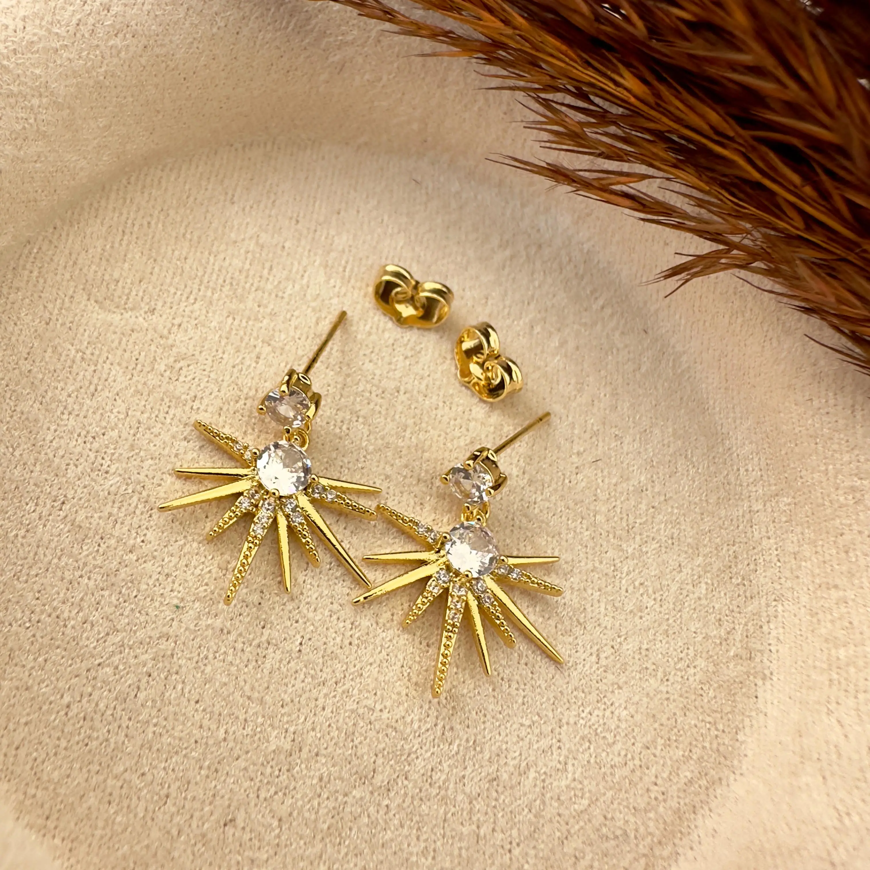 GY0077 Gold Yıldız Sallantılı Küpe