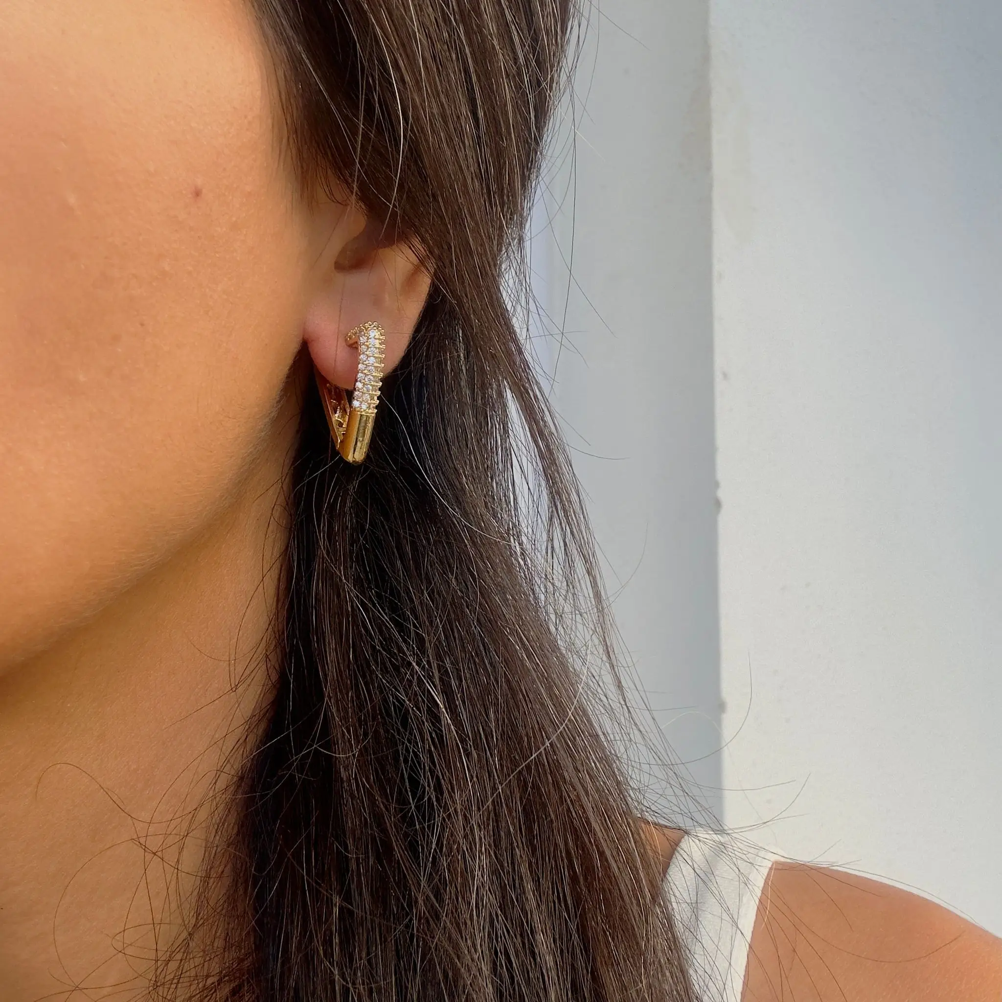 GY0078 Gold Taşlı Üçgen Küpe