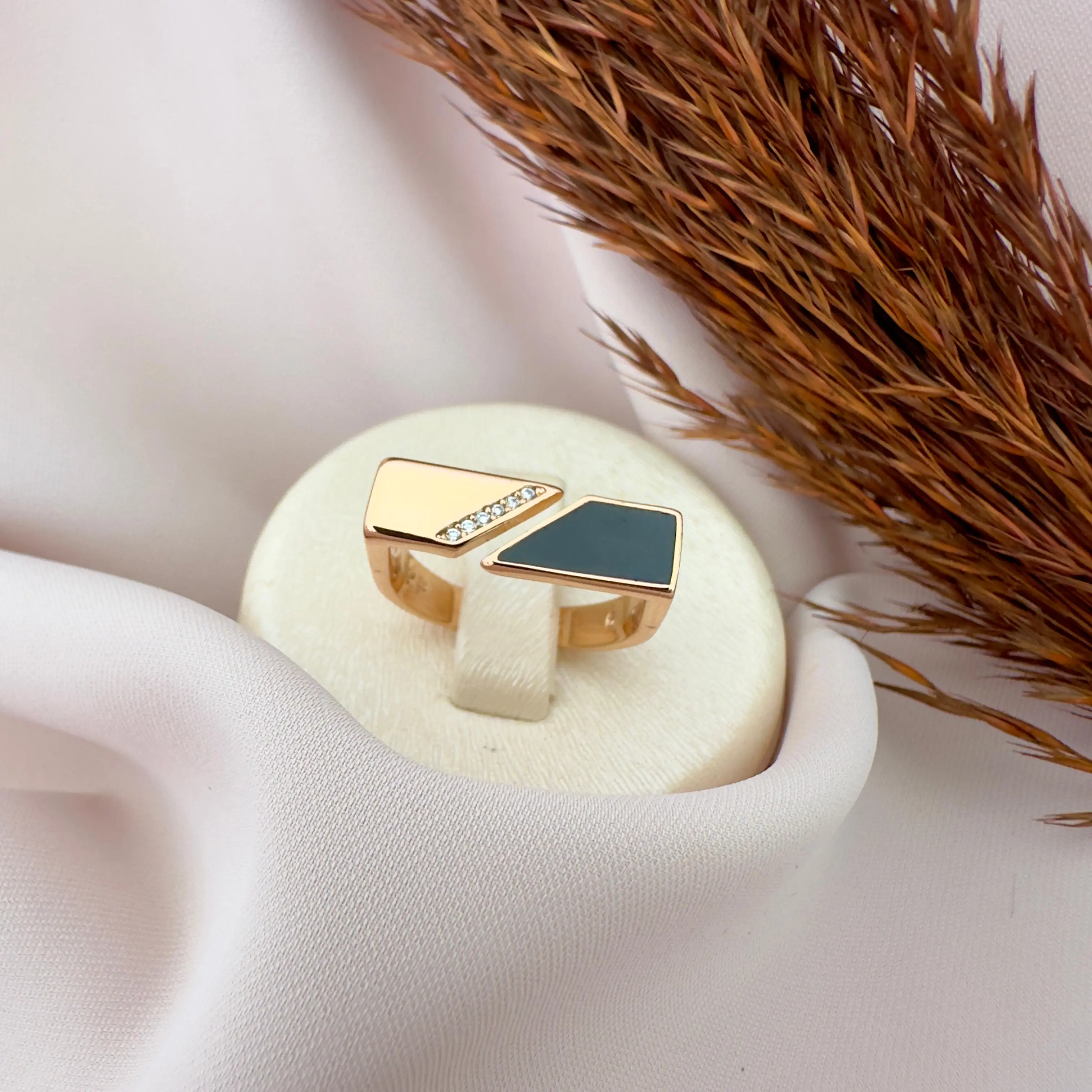 GY0050 Rose Gold Siyah Detay Yüzük