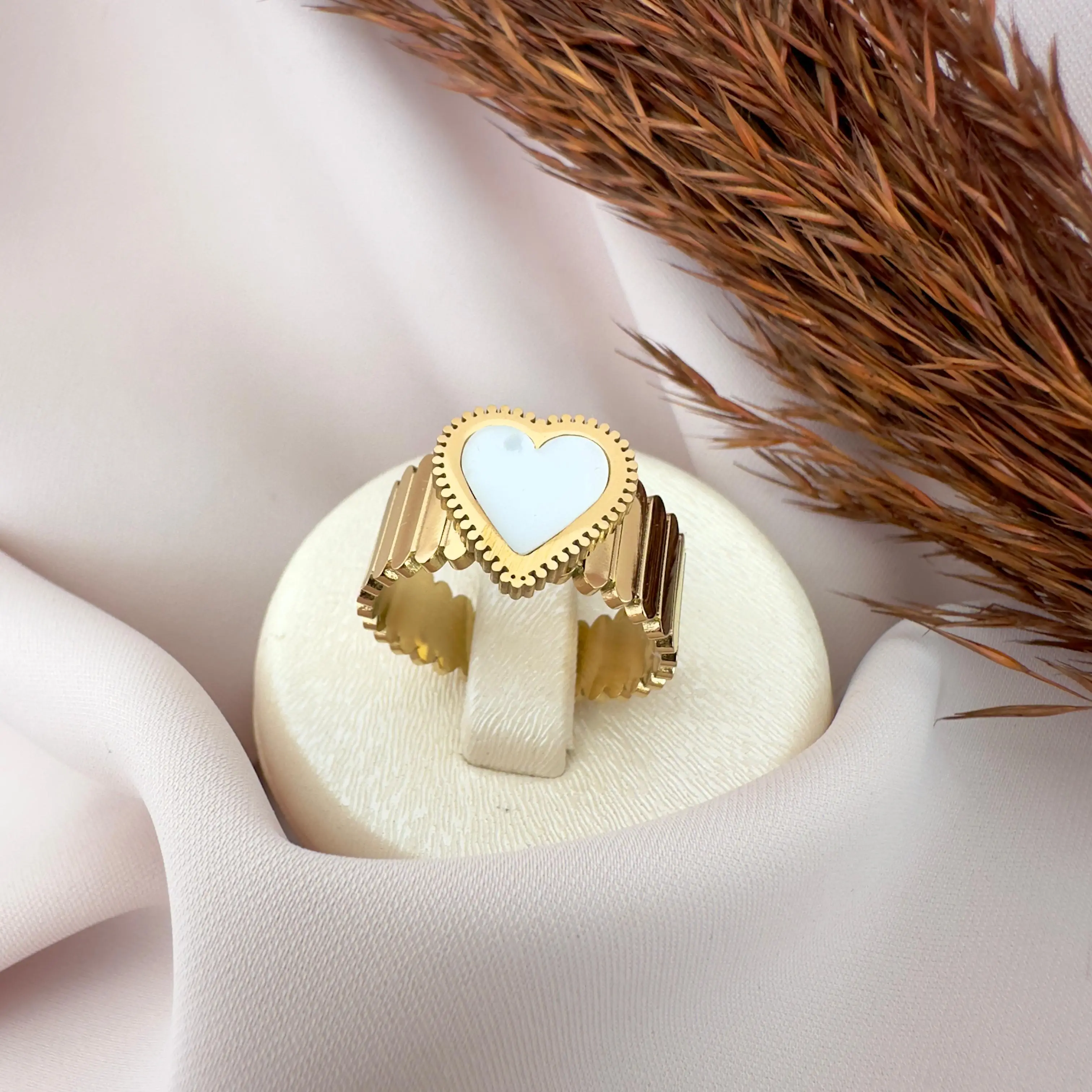GY0070 Gold Sedef Kalp Yüzük