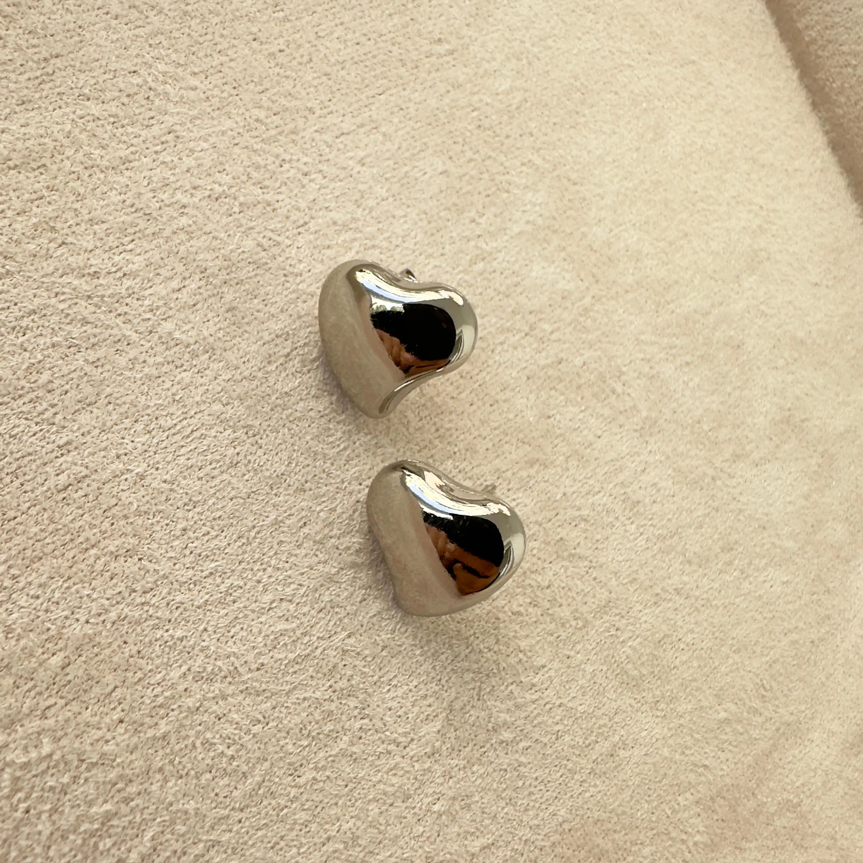 Küçük Boy Bombeli Silver Kalp Küpe