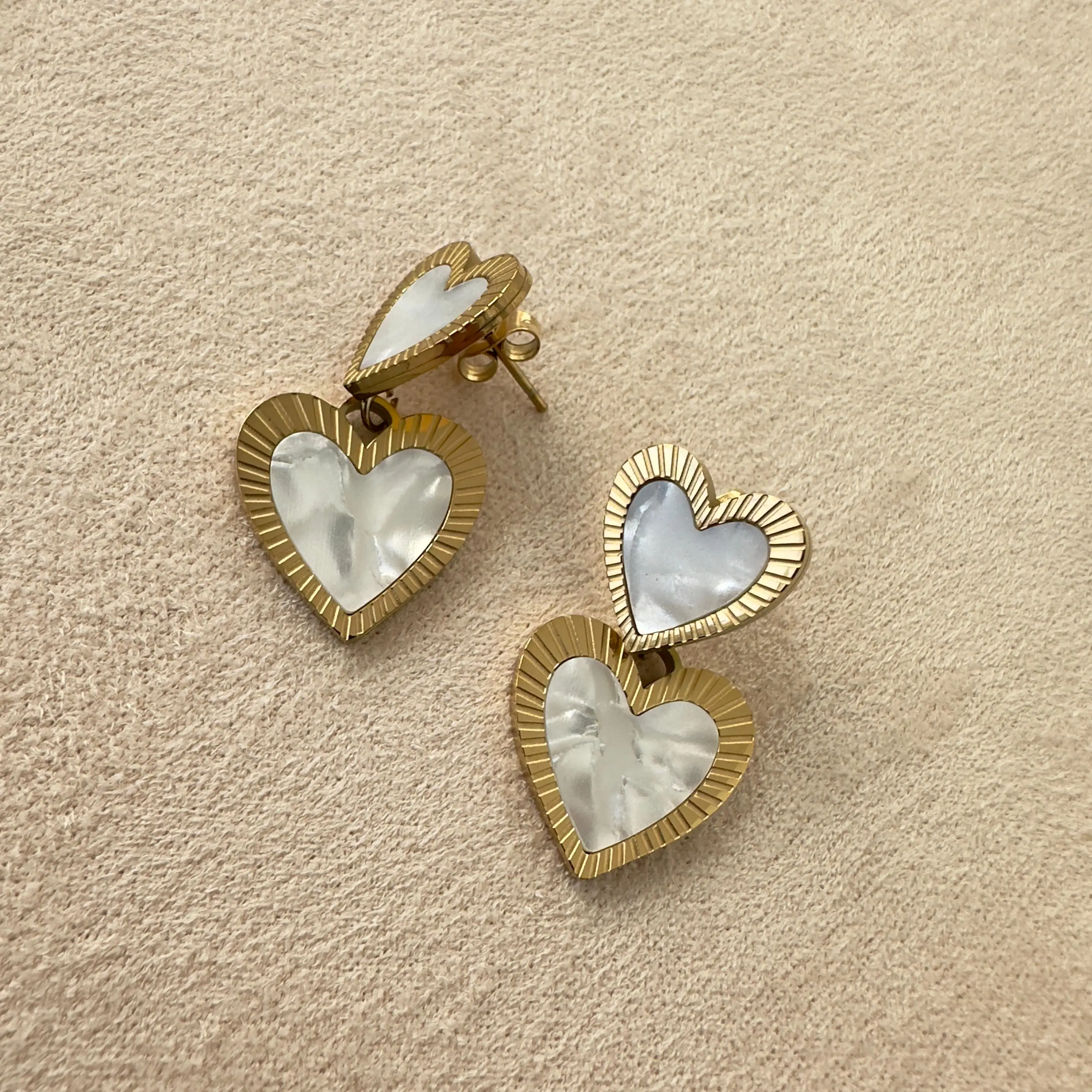 Sedefli Sallantılı İkili Gold Kalp Küpe