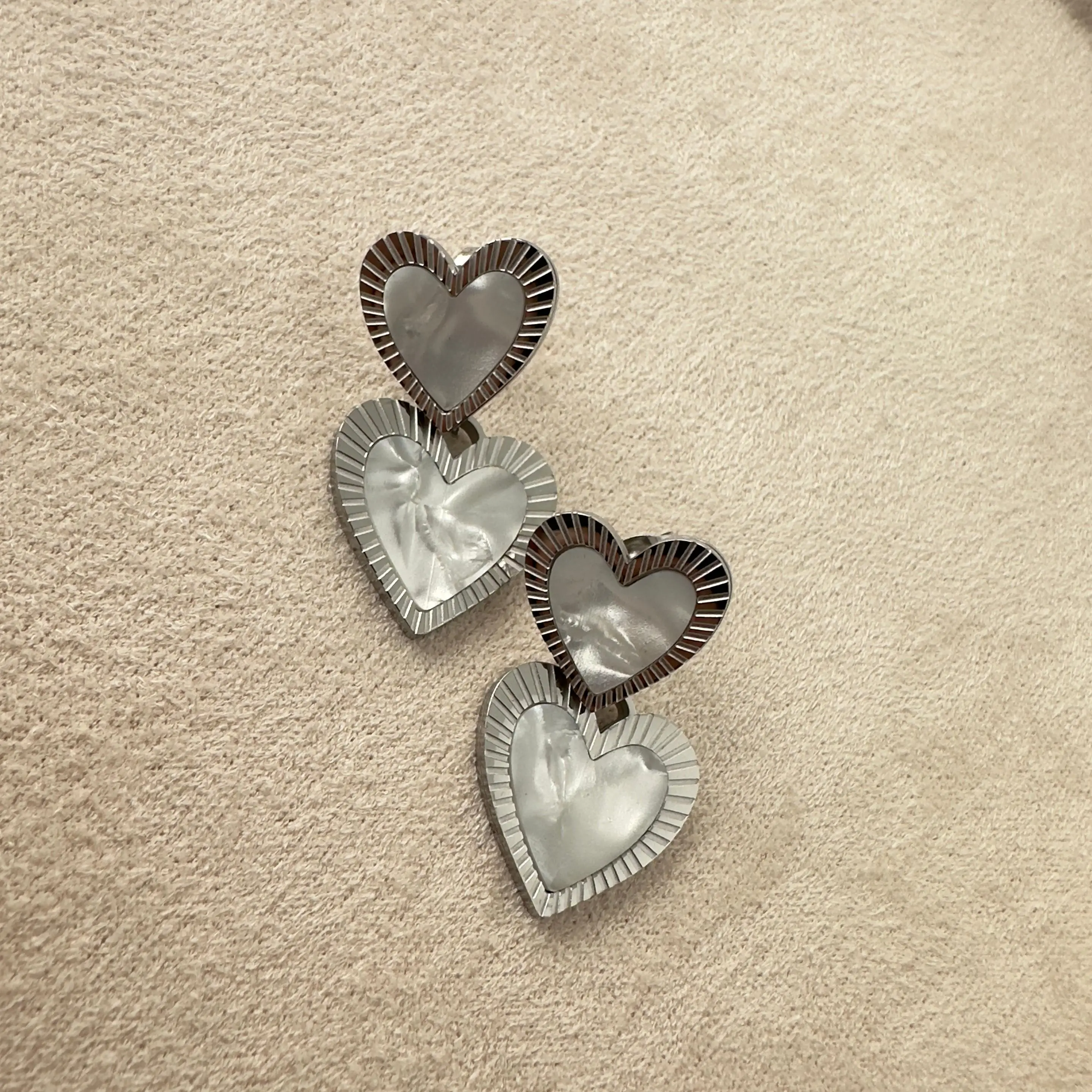 Sedefli Sallantılı İkili Silver Kalp Küpe