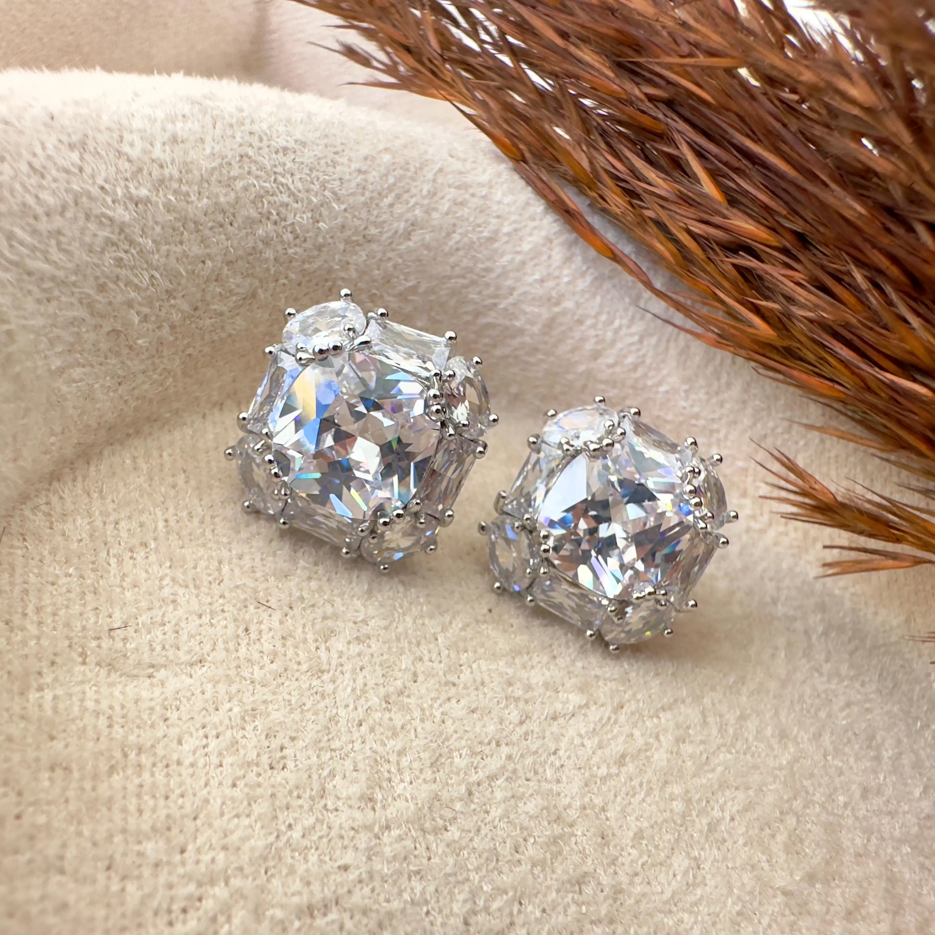 GY0150 Silver Tek Taş Küpe