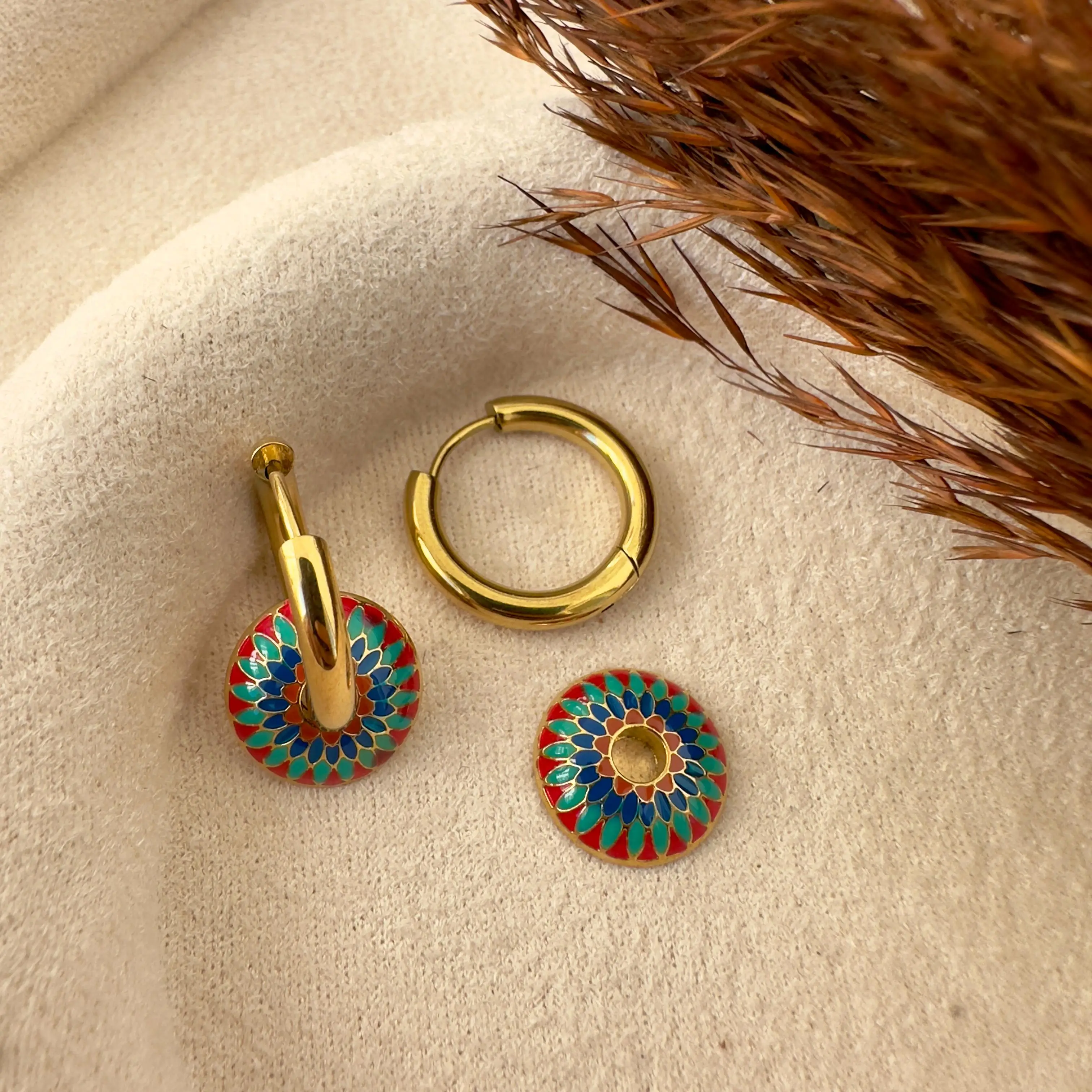 GY0186 Gold Renkli Desen Küpe