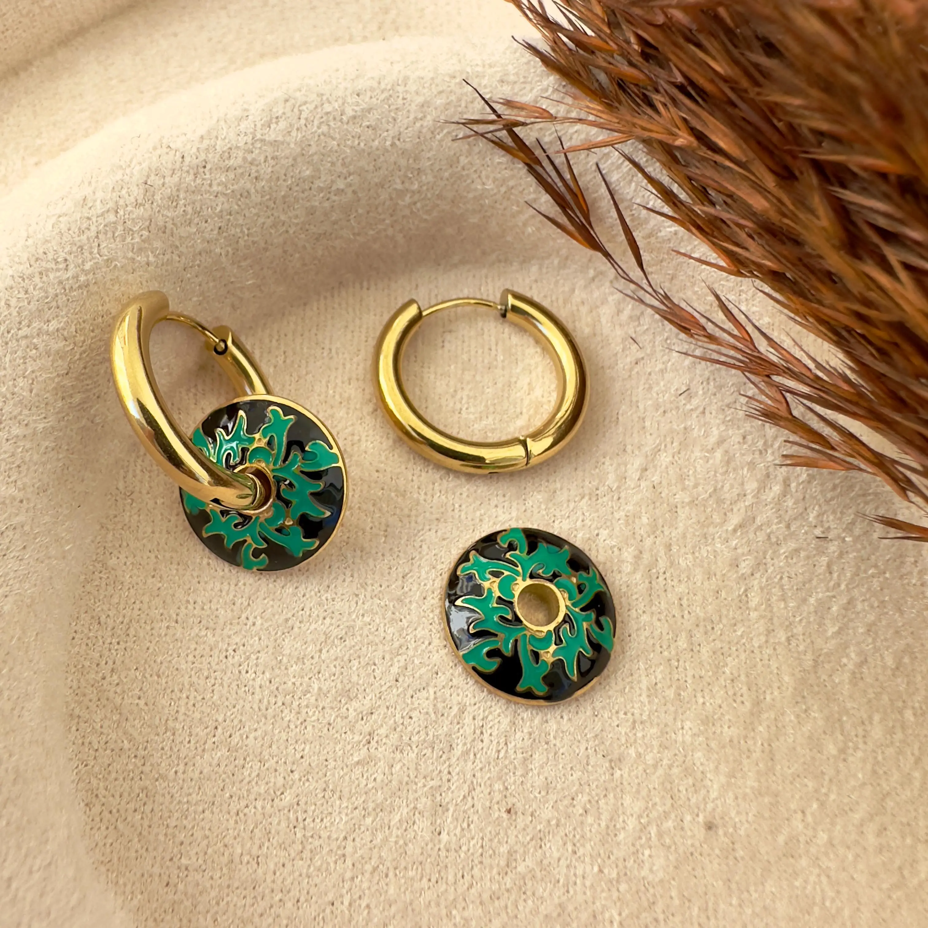 GY0188 Gold Renkli Desen Küpe