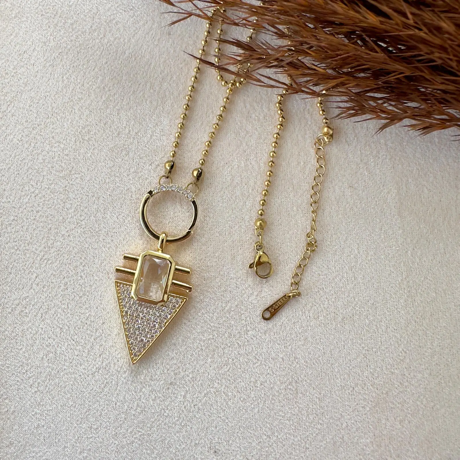 GY0123 Gold Üçgen Taş Detay Kolye