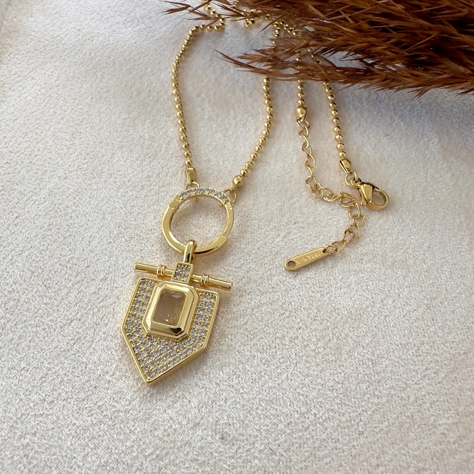 GY0124 Gold Beşgen Taş Detay Kolye