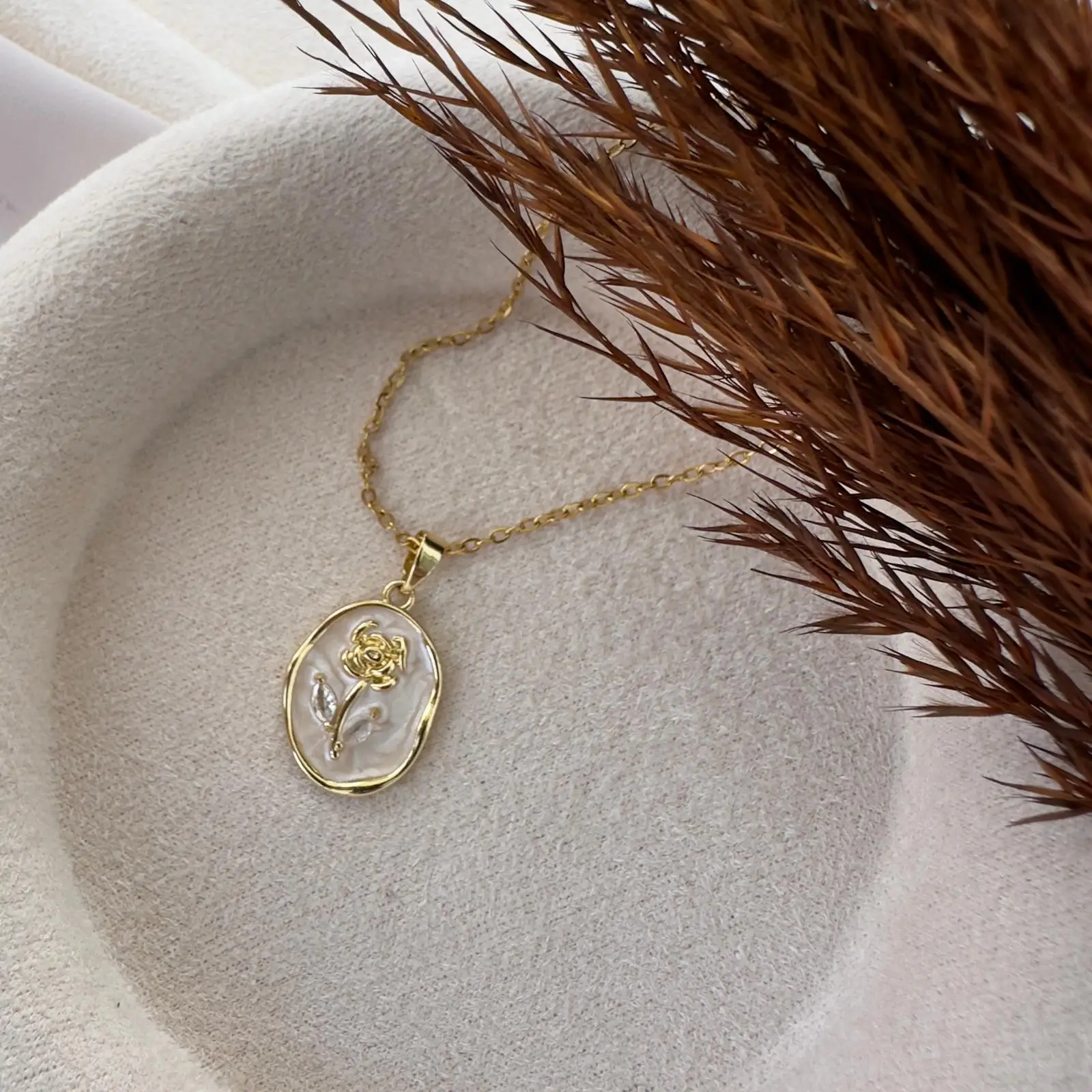 GY0129 Gold Sedef Gül Kolye